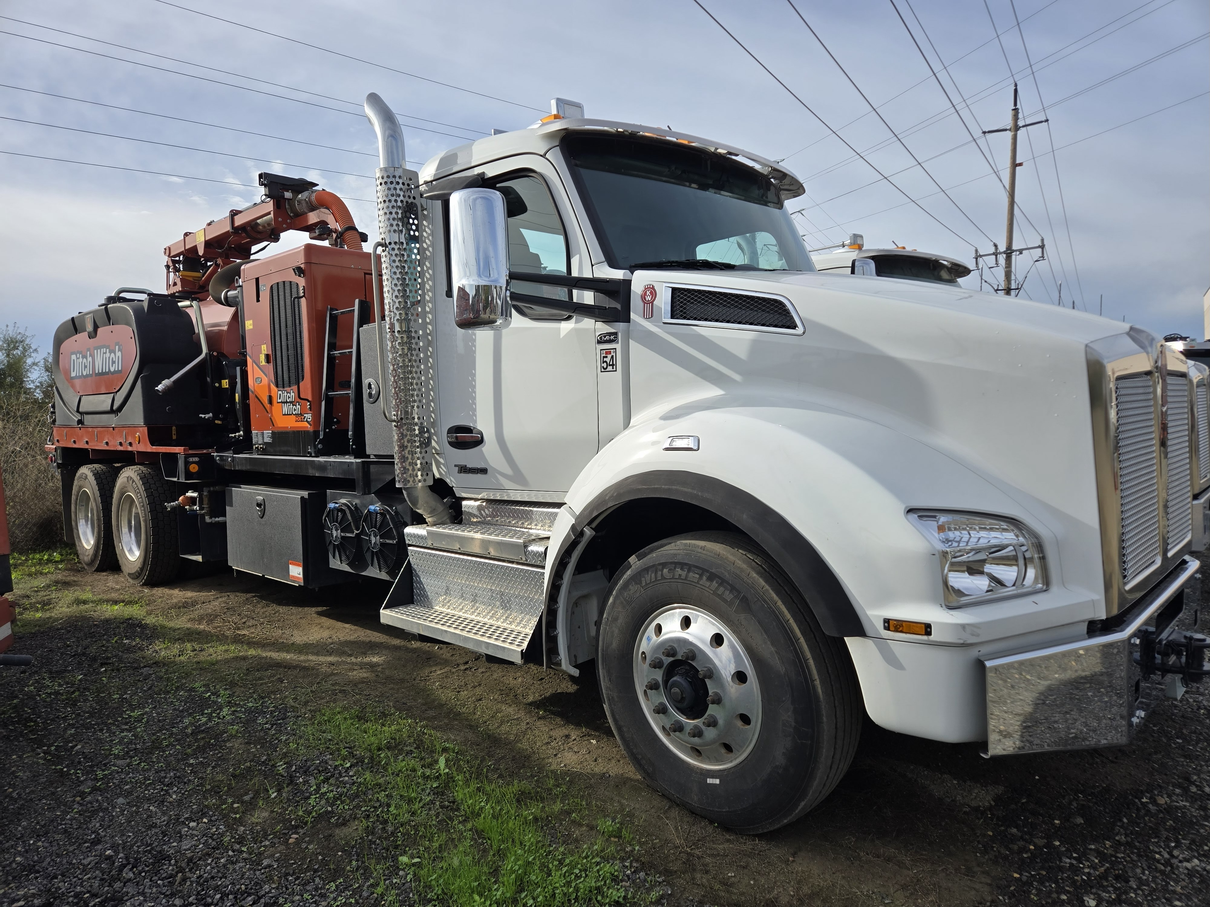 2023 Ditch Witch HXT75
