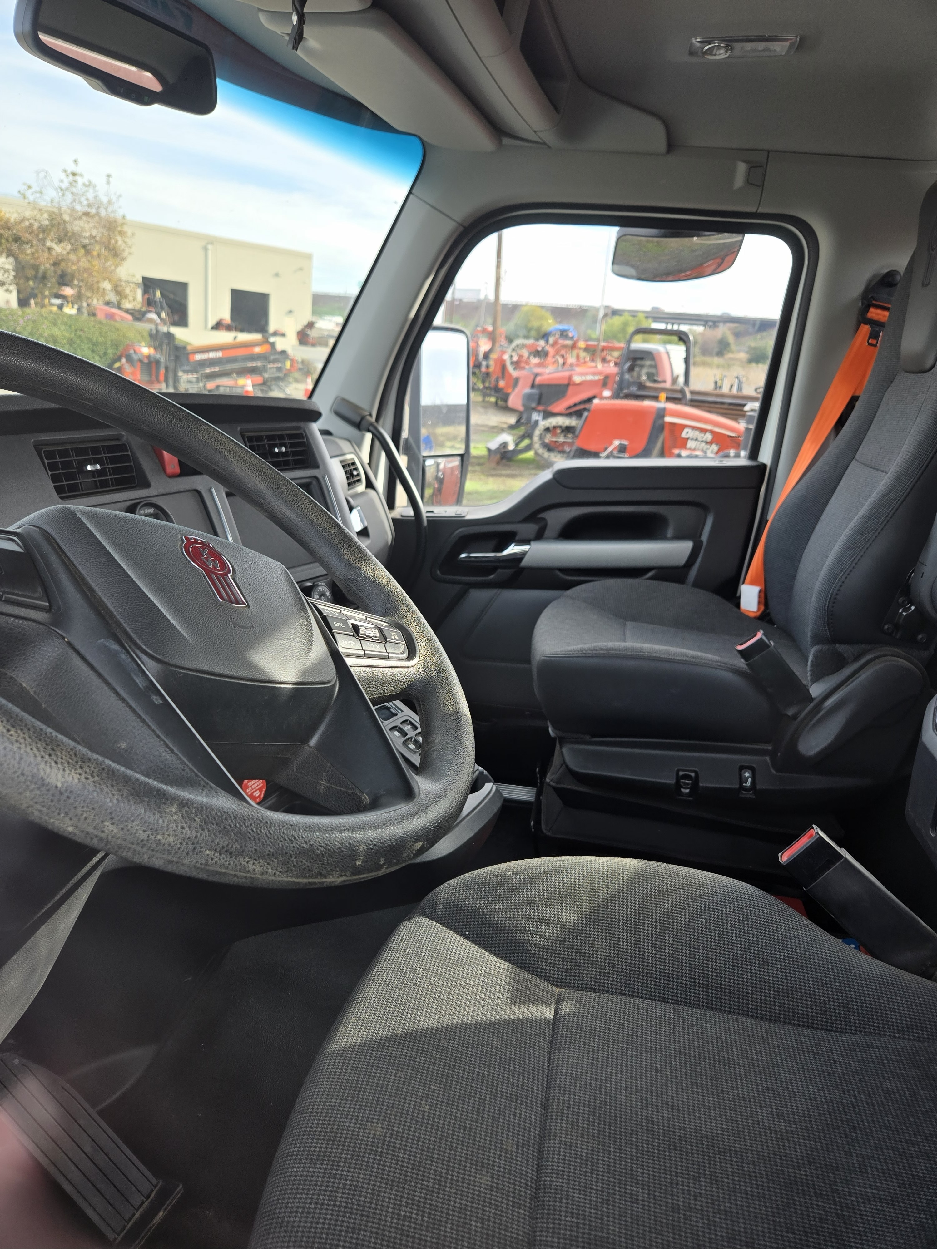 2024 Ditch Witch HXT75