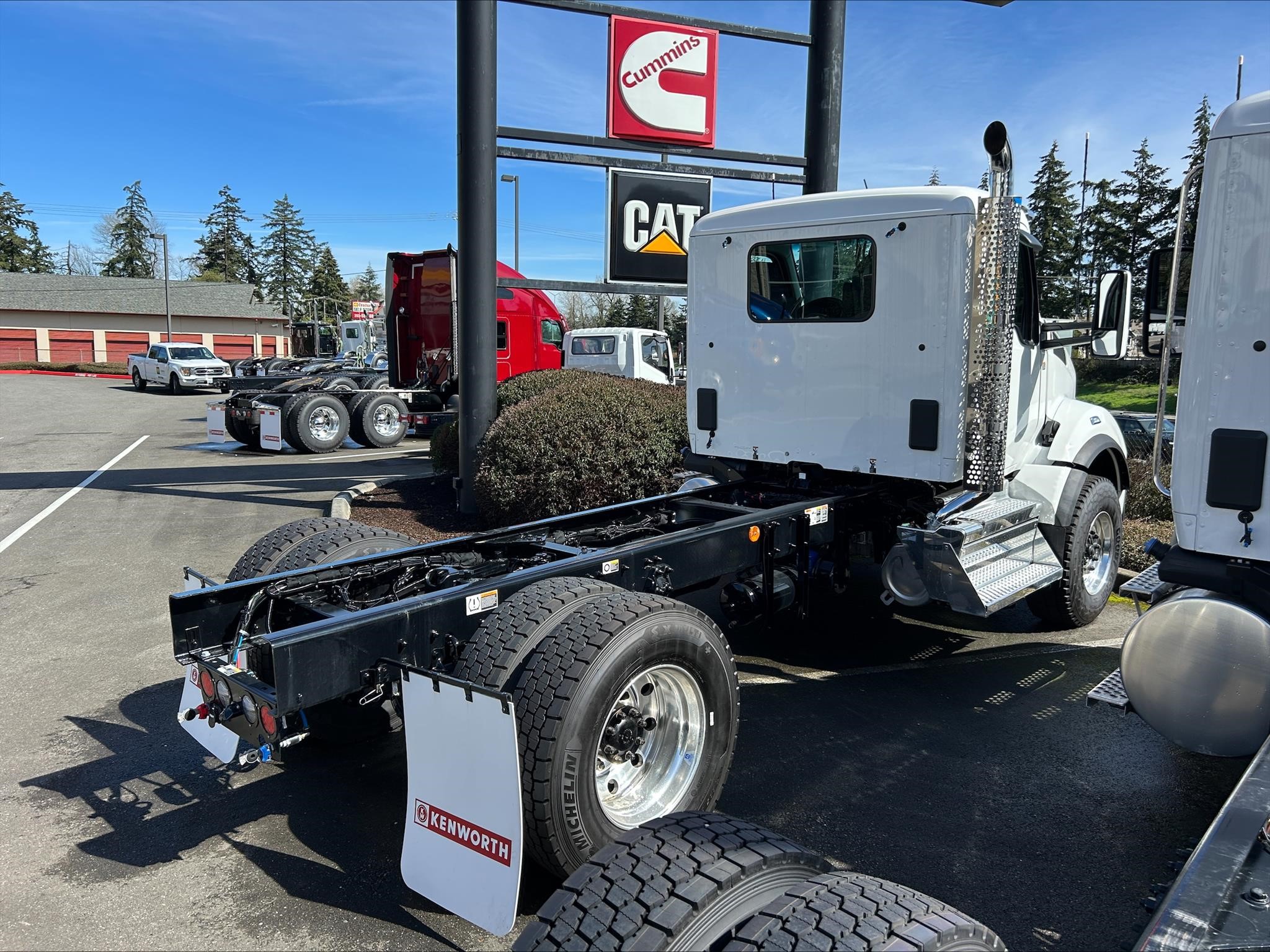2025 Kenworth T880