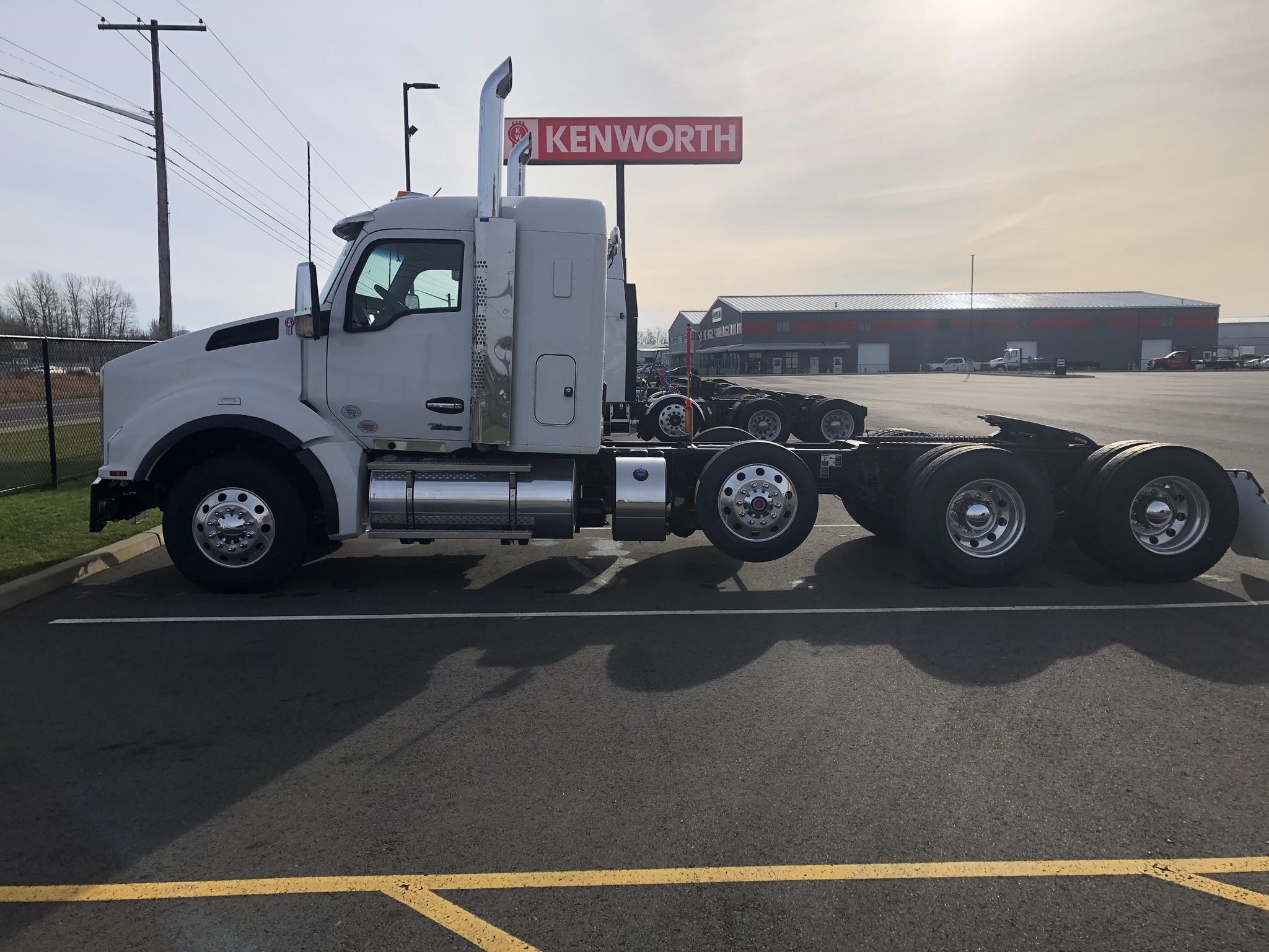 2025 Kenworth T880
