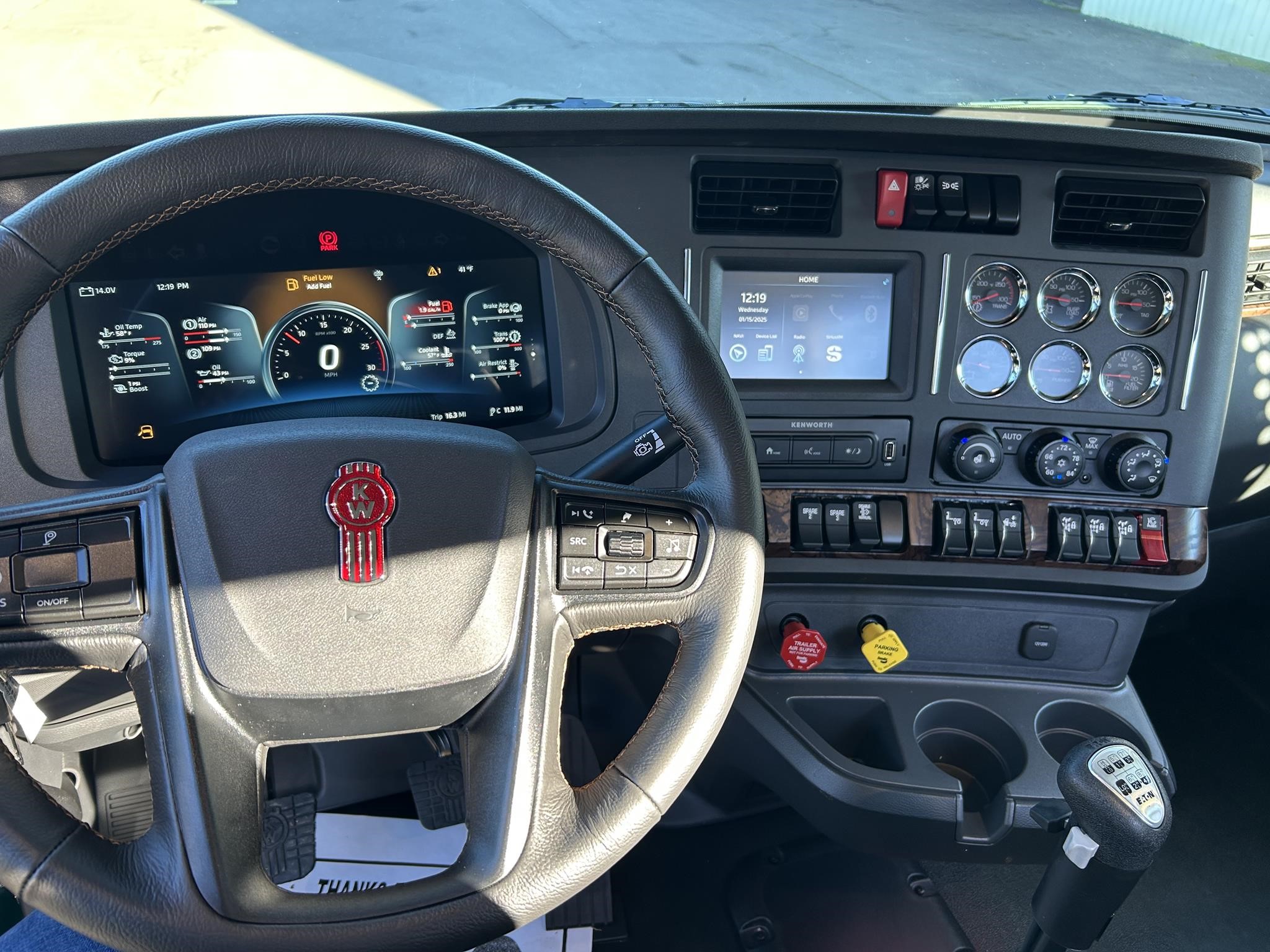 2025 Kenworth T880