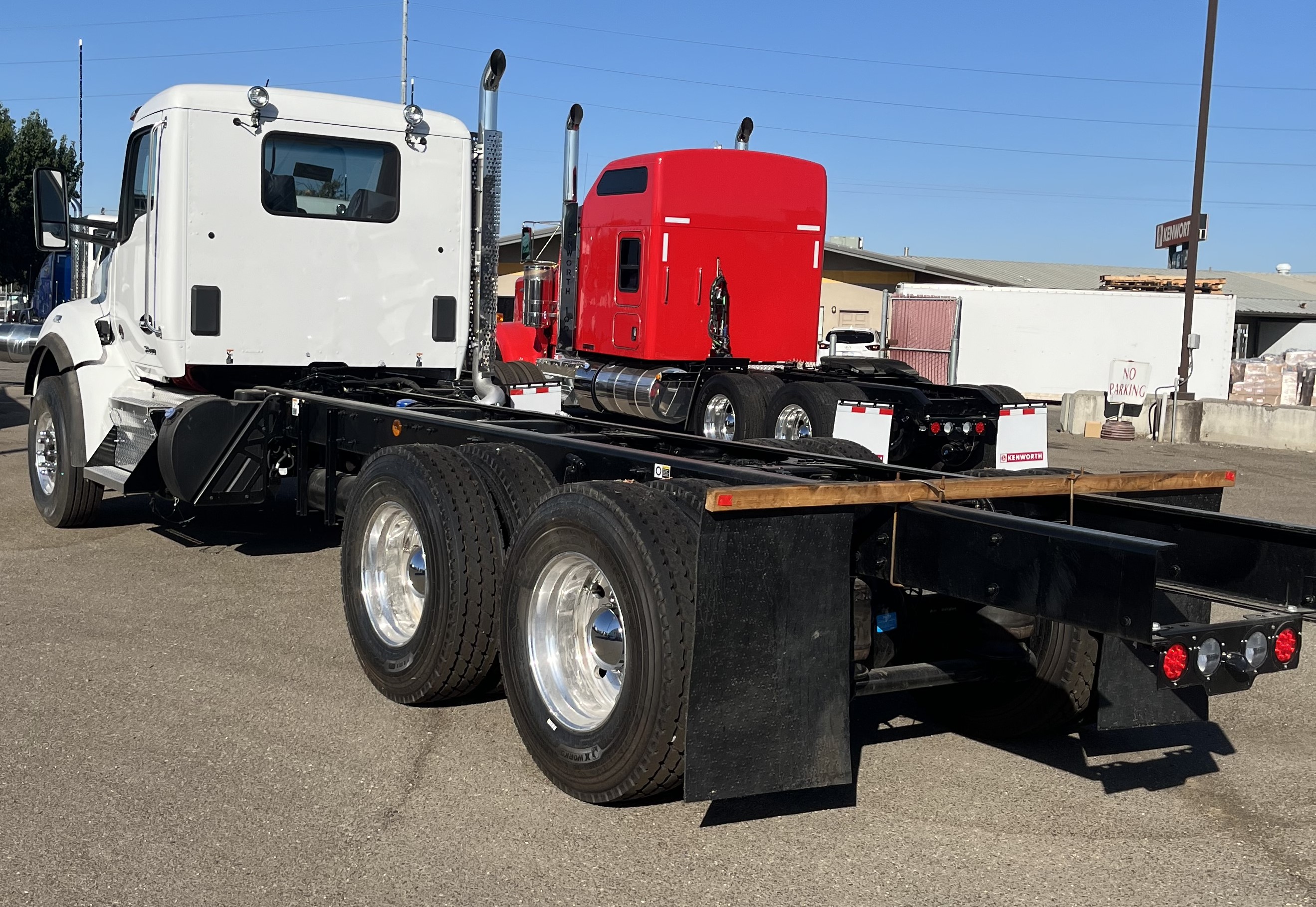 2025 Kenworth T880