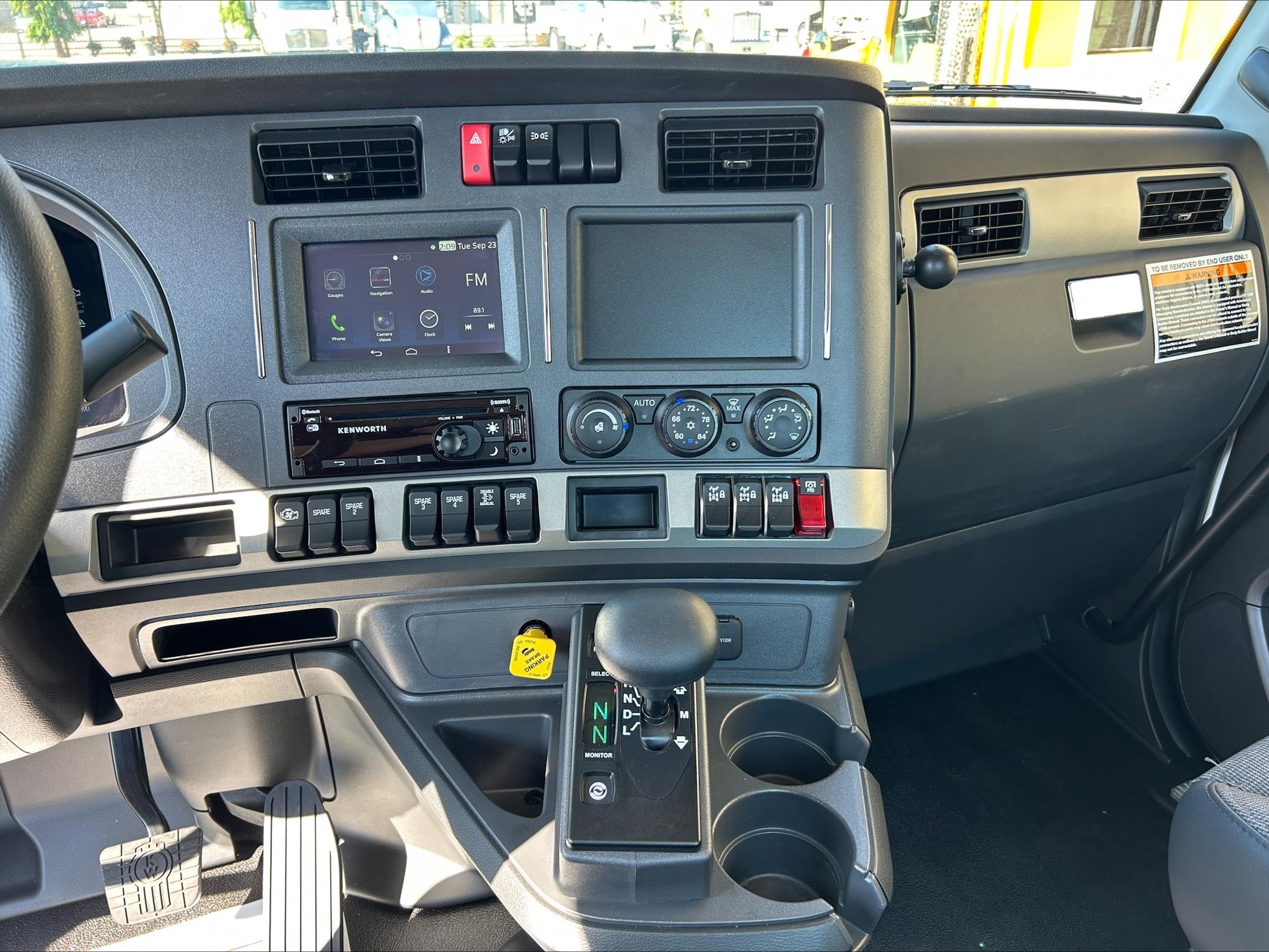 2025 Kenworth T880