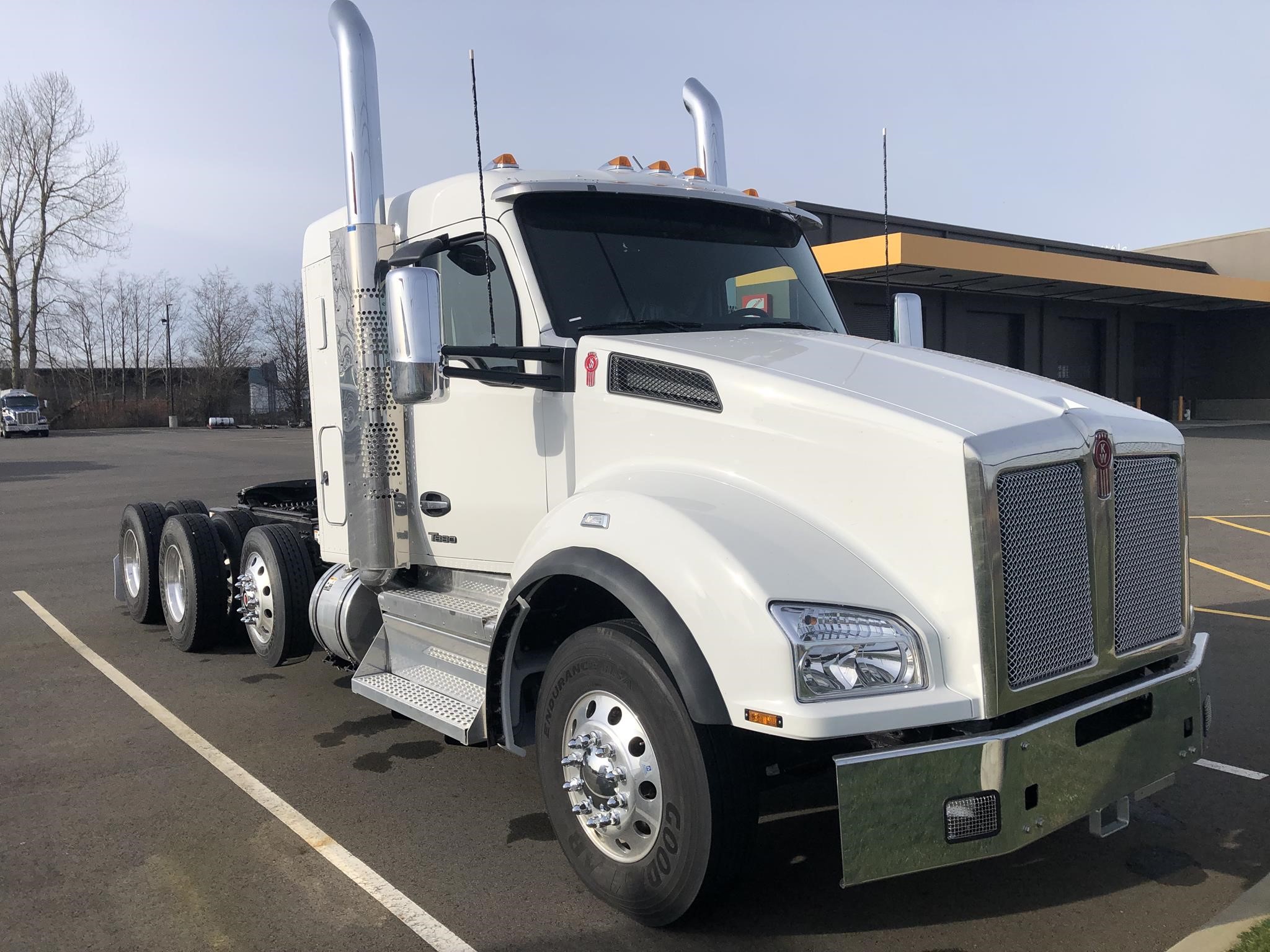 2025 Kenworth T880