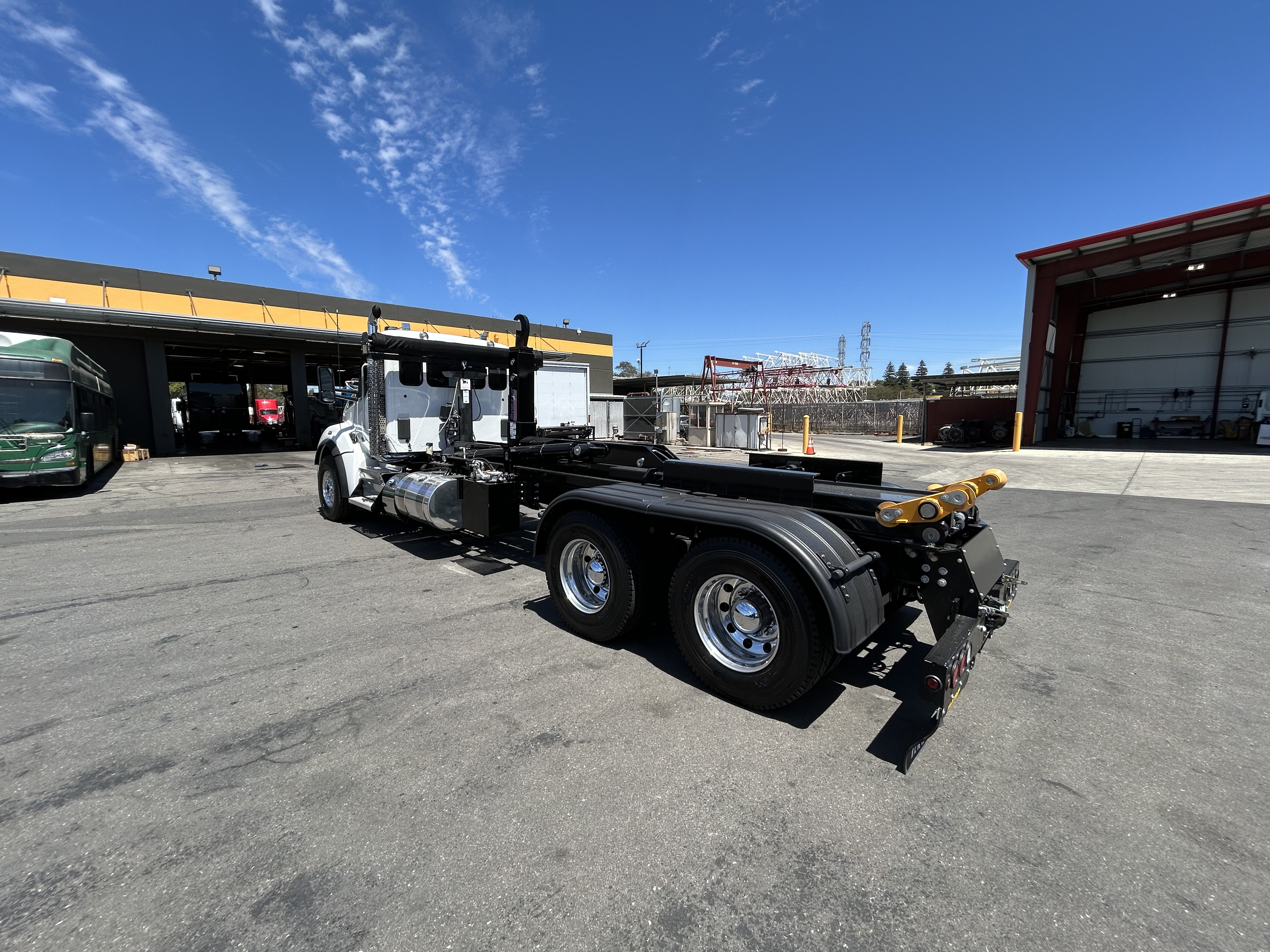 2024 Kenworth T880