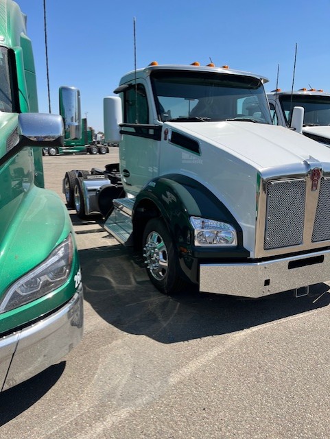 2024 Kenworth T880