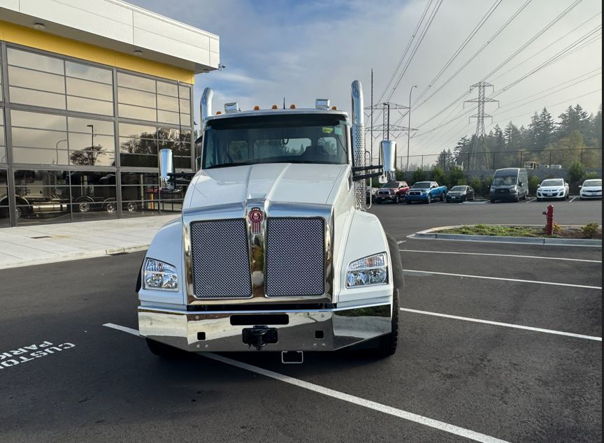 2025 Kenworth T880