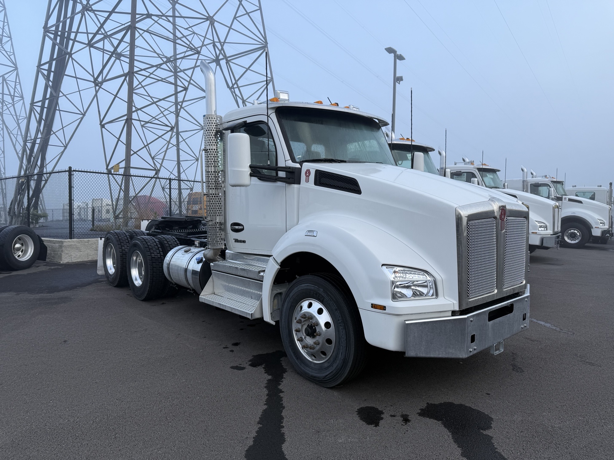 2025 Kenworth T880