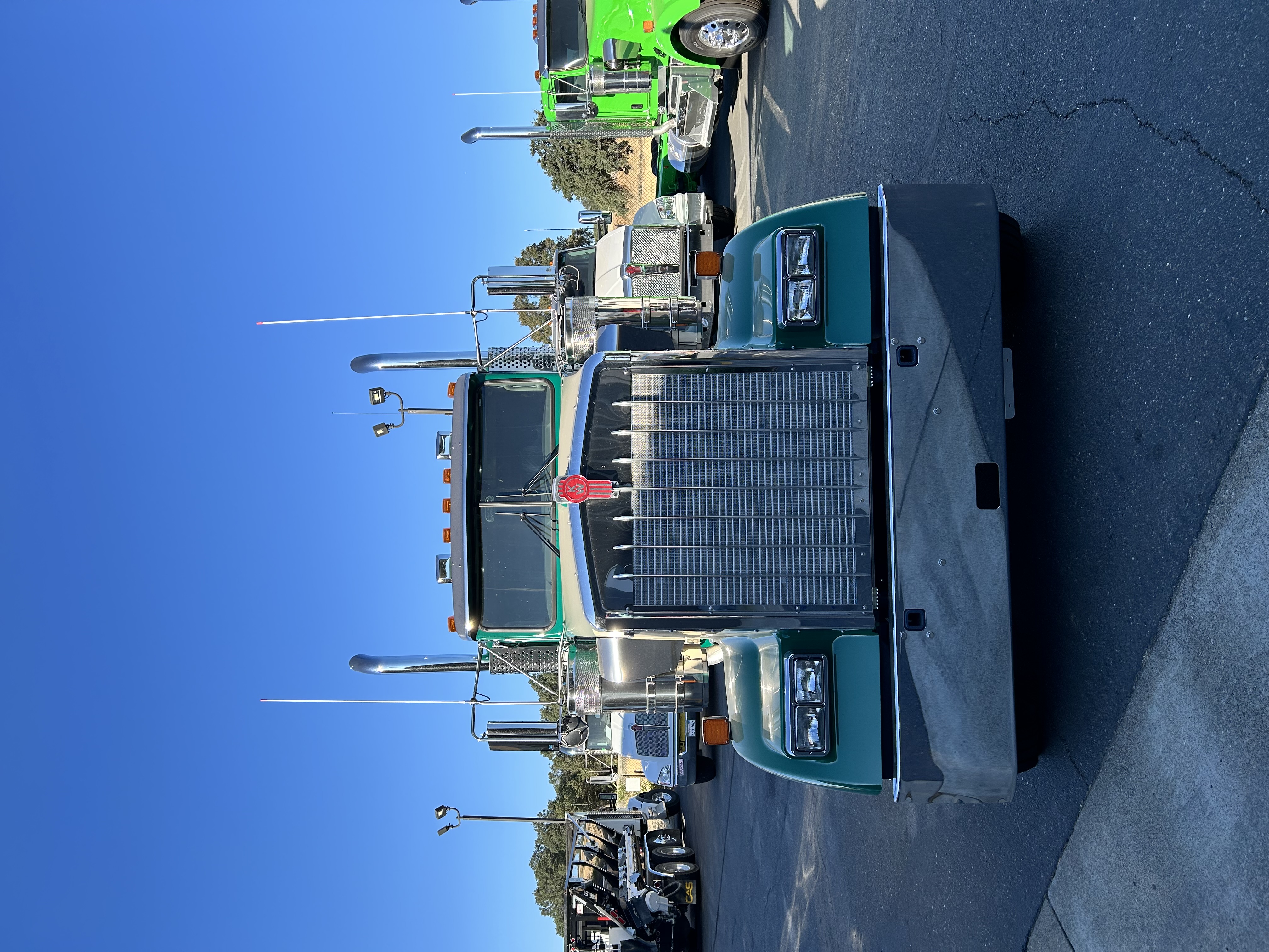 2025 Kenworth W900L
