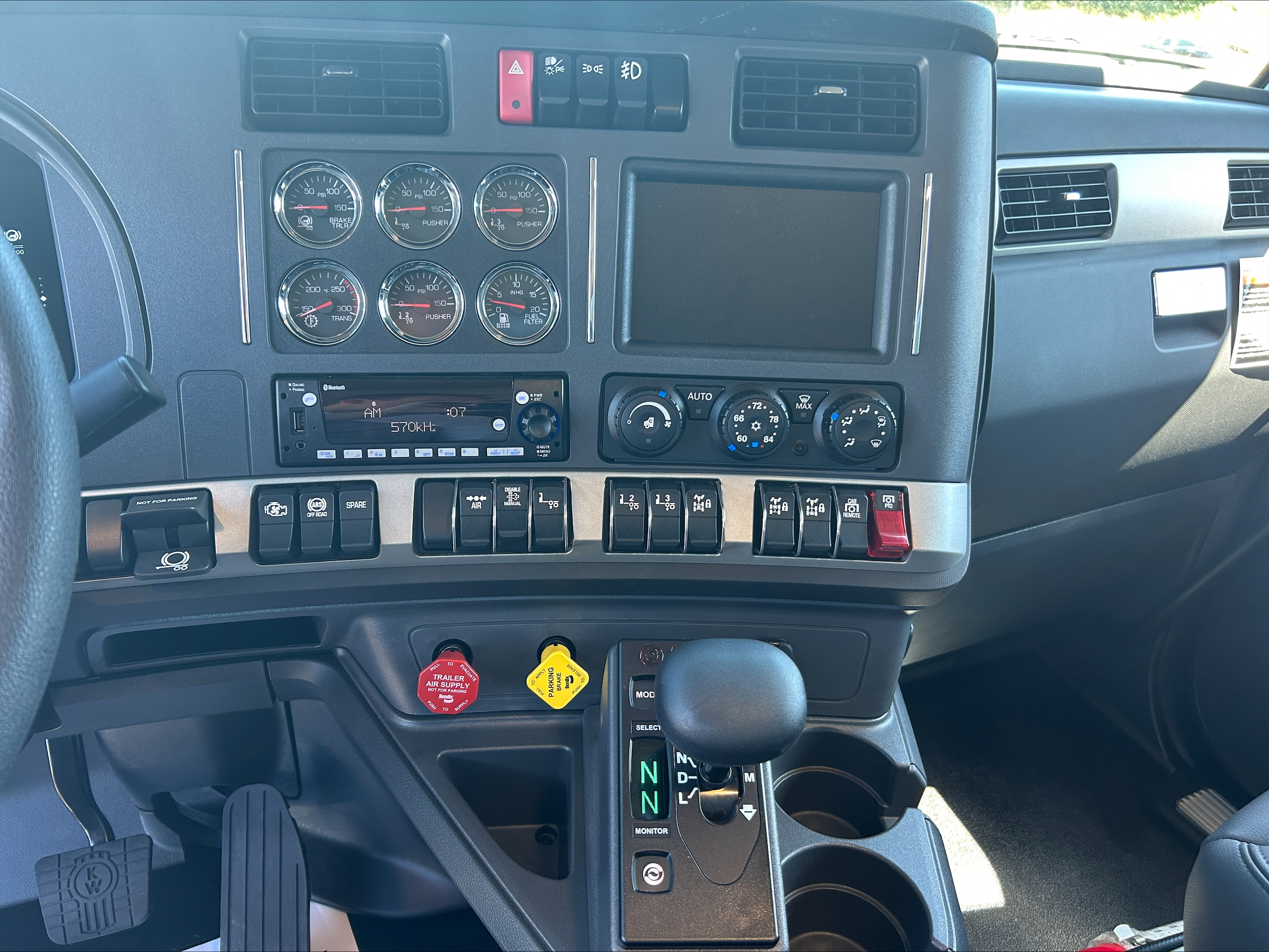 2025 Kenworth T880