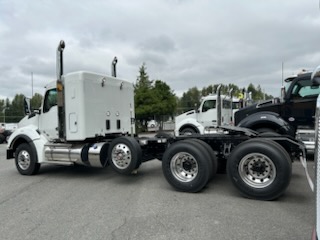 2025 Kenworth T880