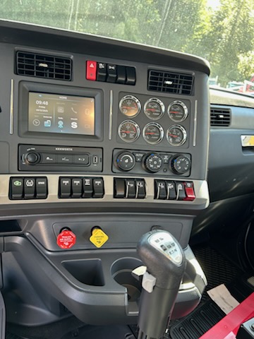 2025 Kenworth T880