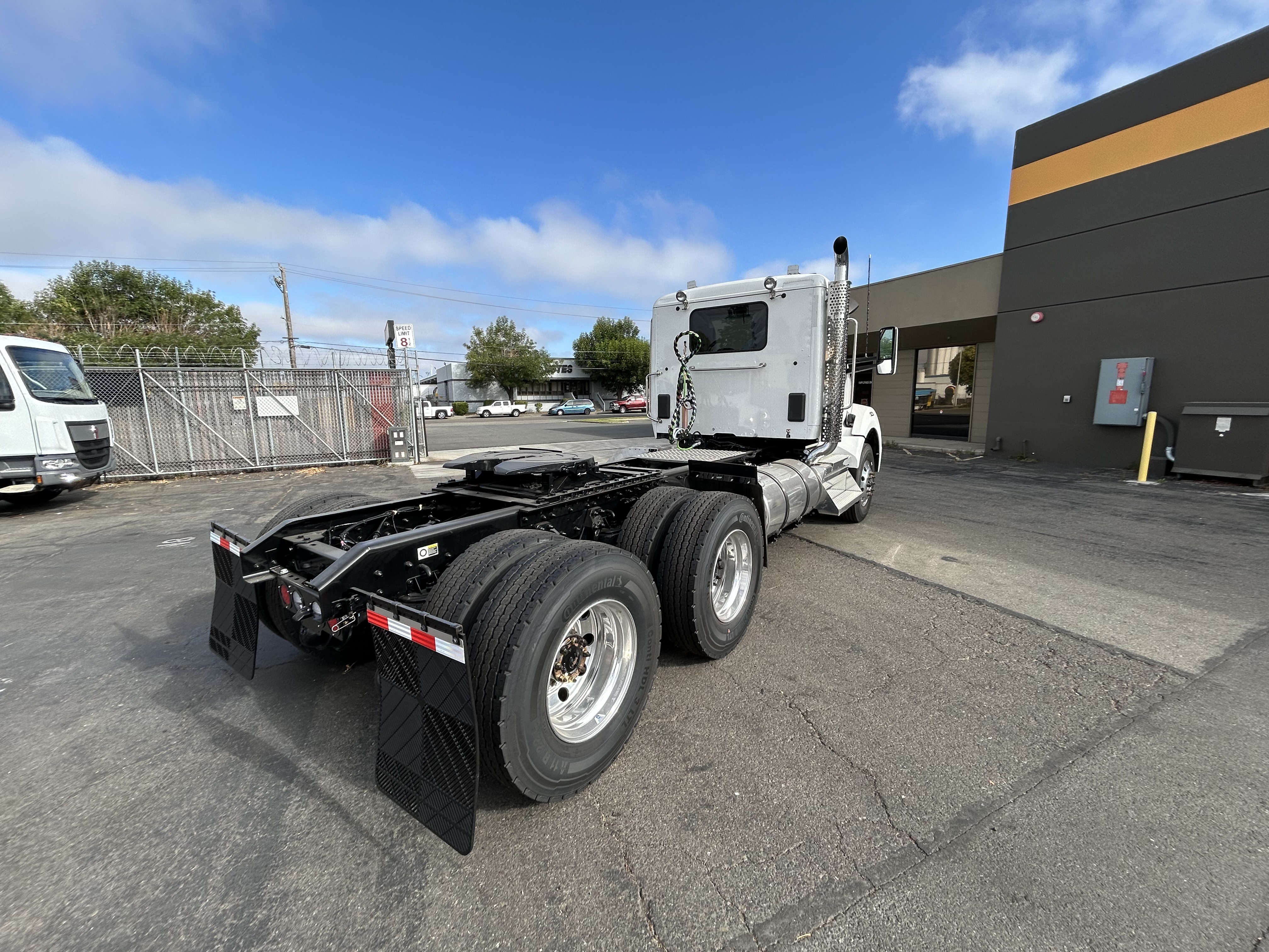 2024 Kenworth T880