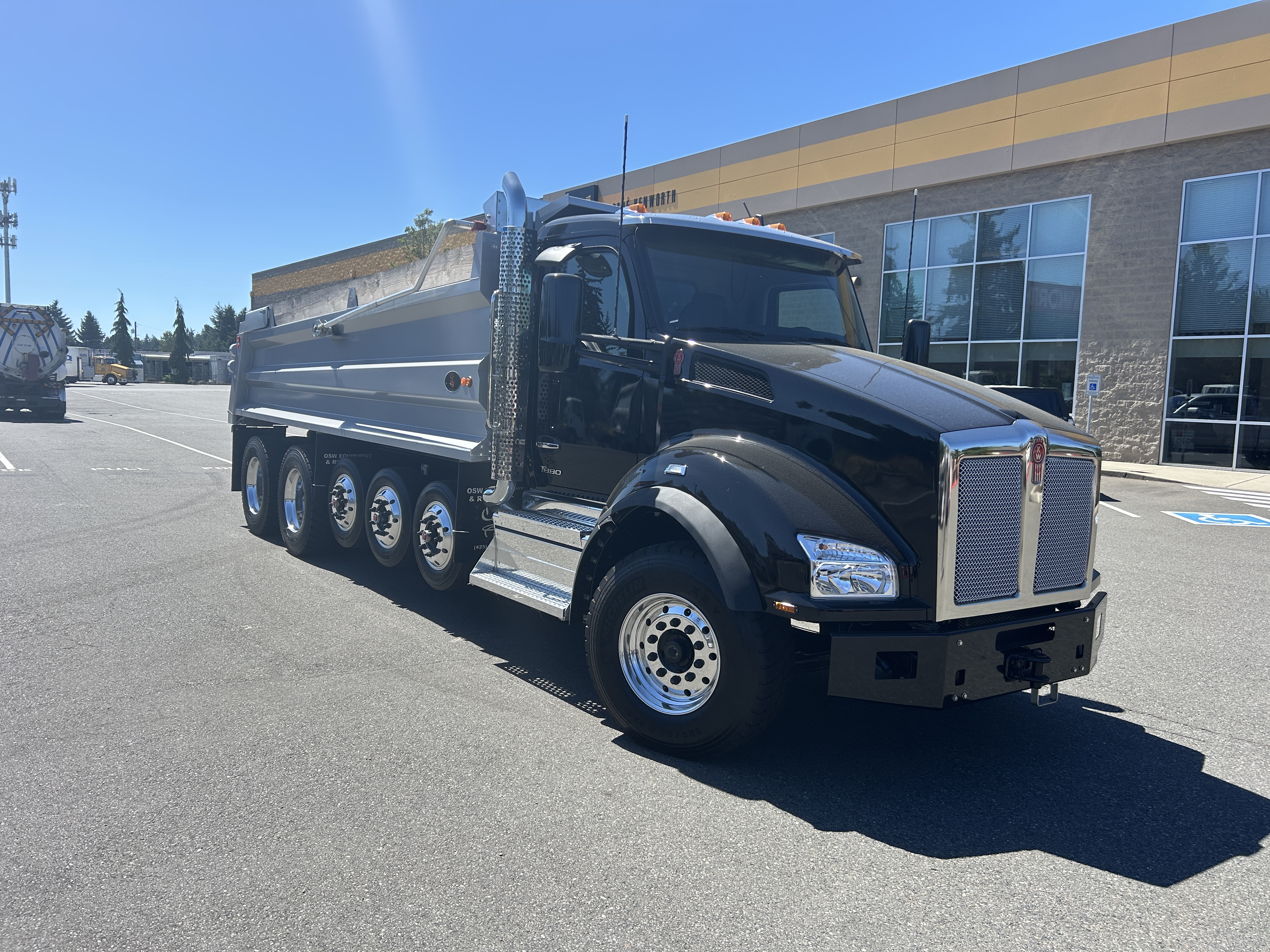 2025 Kenworth T880