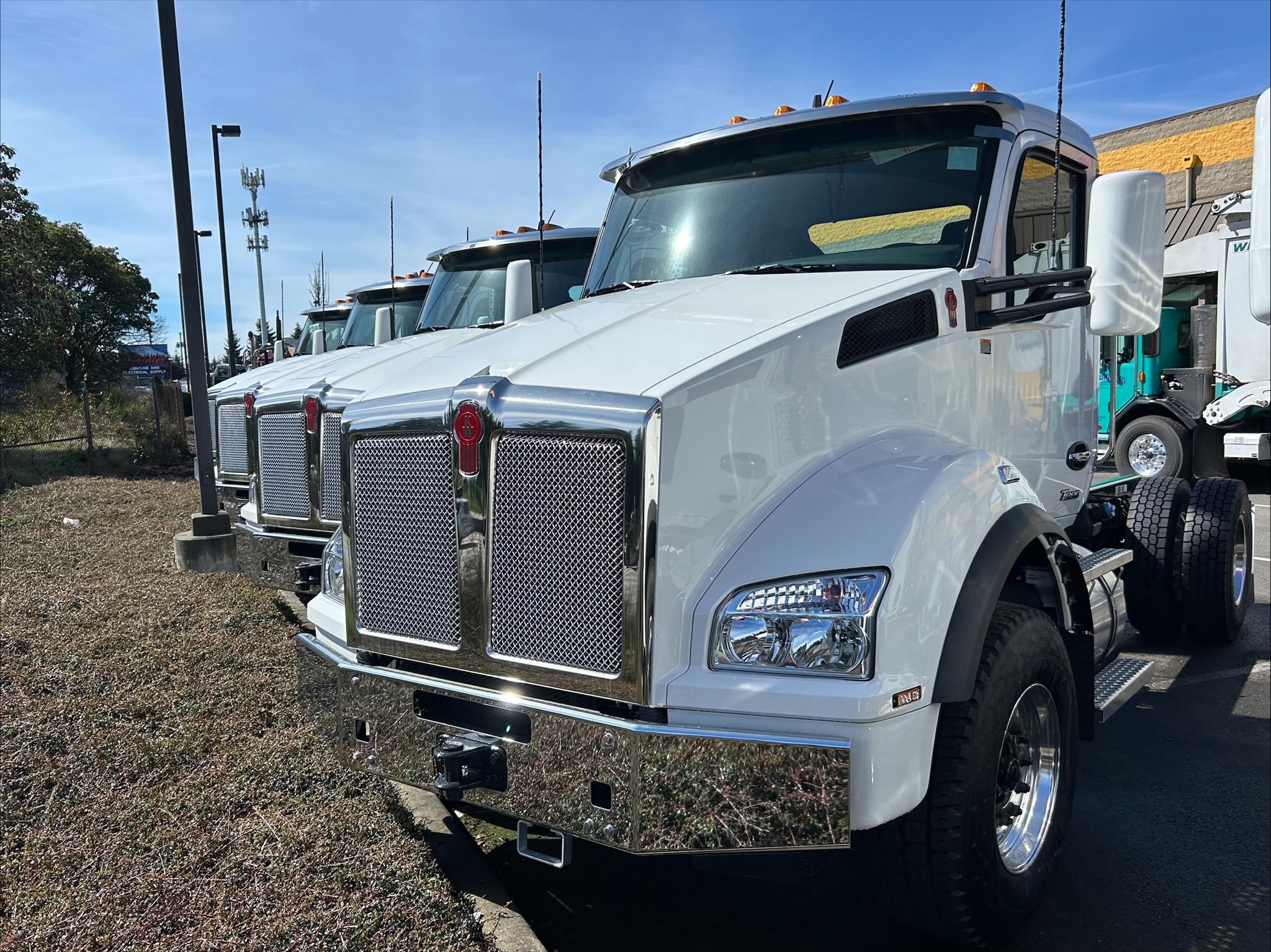 2025 Kenworth T880