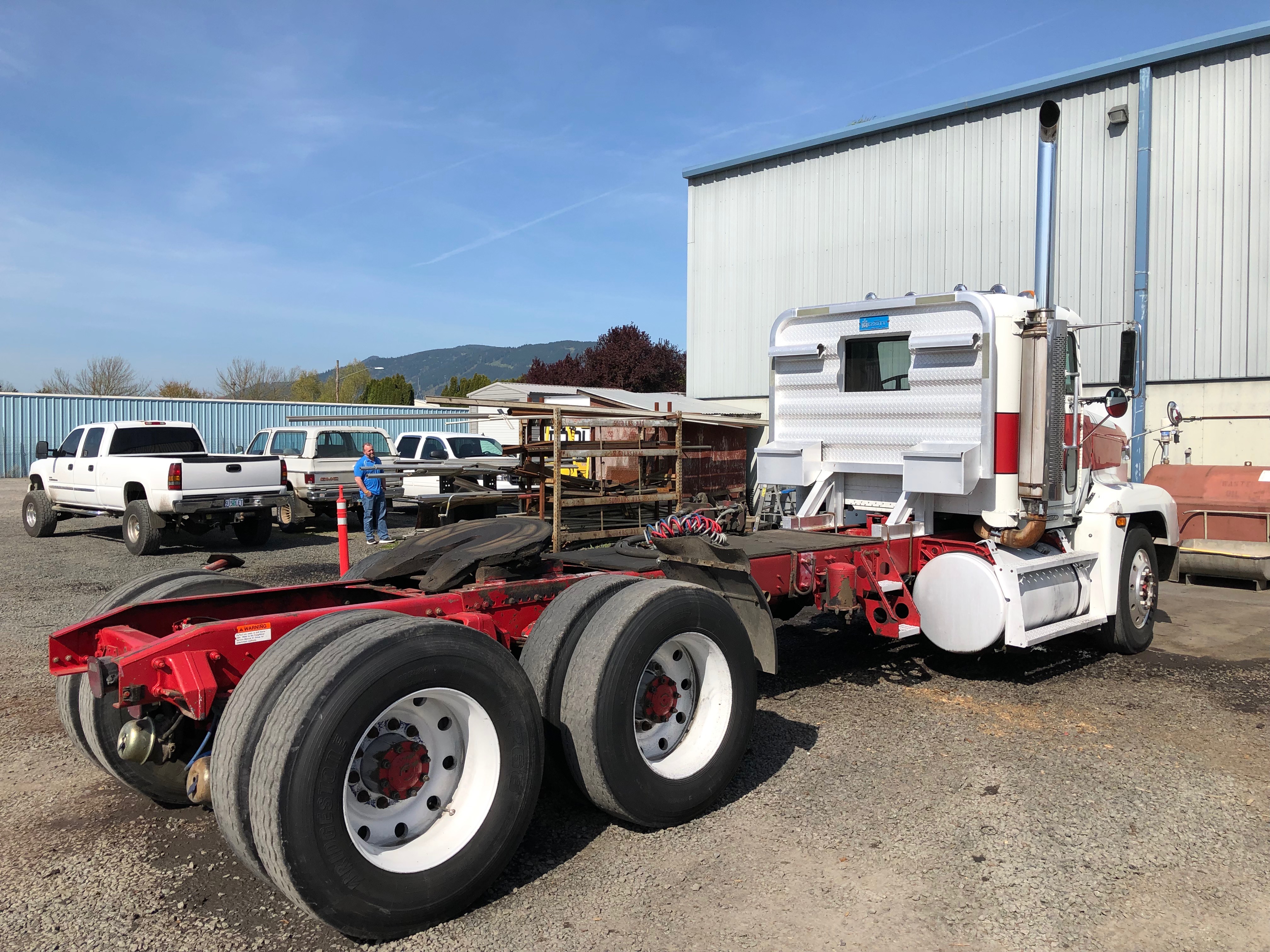 2001 Freightliner FLD