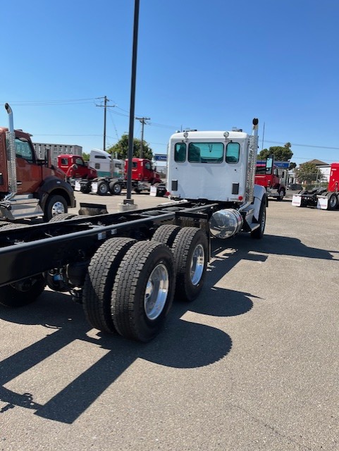 2024 Kenworth T880