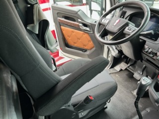 2025 Kenworth T880