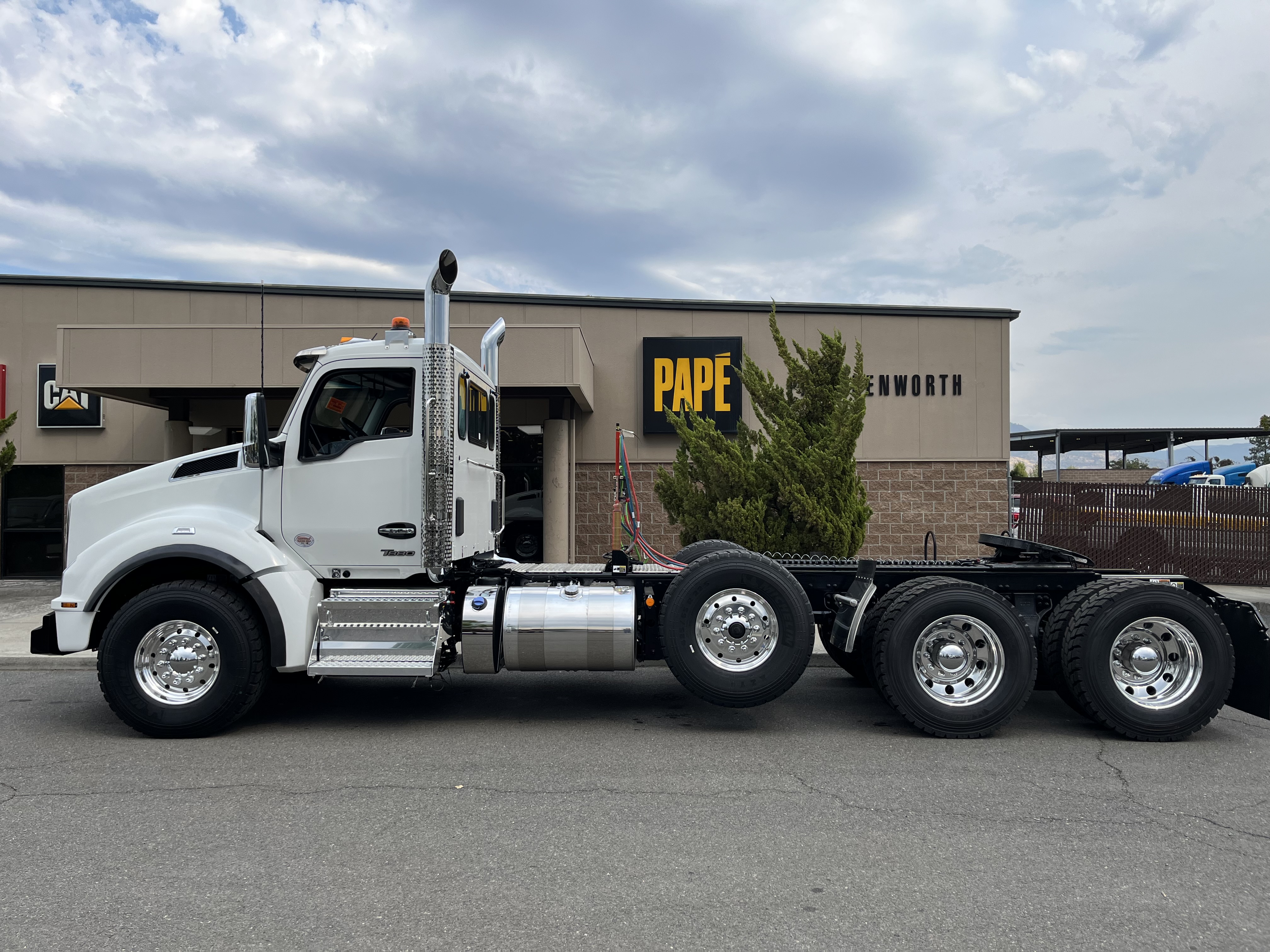 2026 Kenworth T880