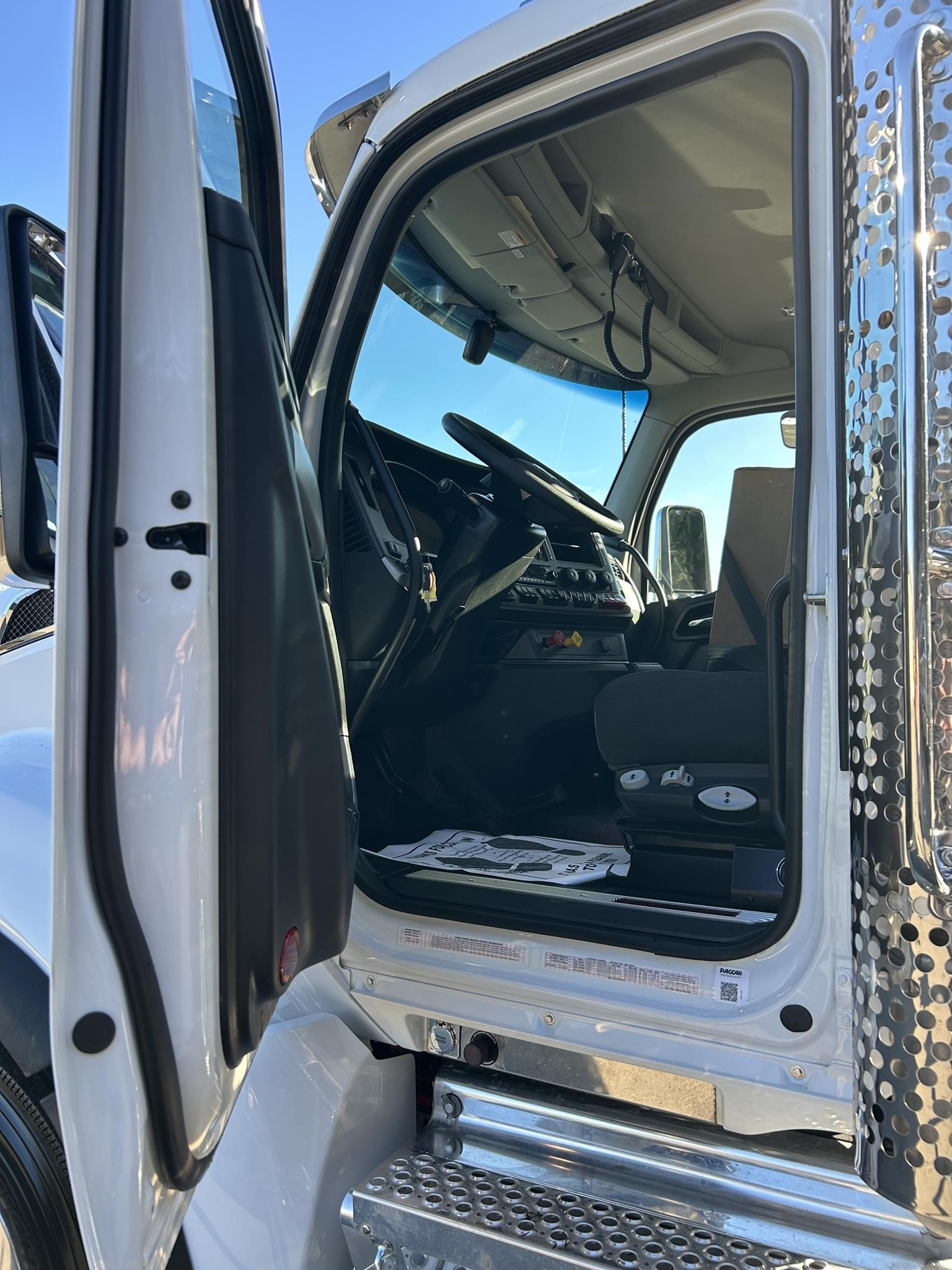 2025 Kenworth T880