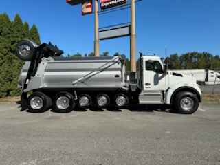 2025 Kenworth T880