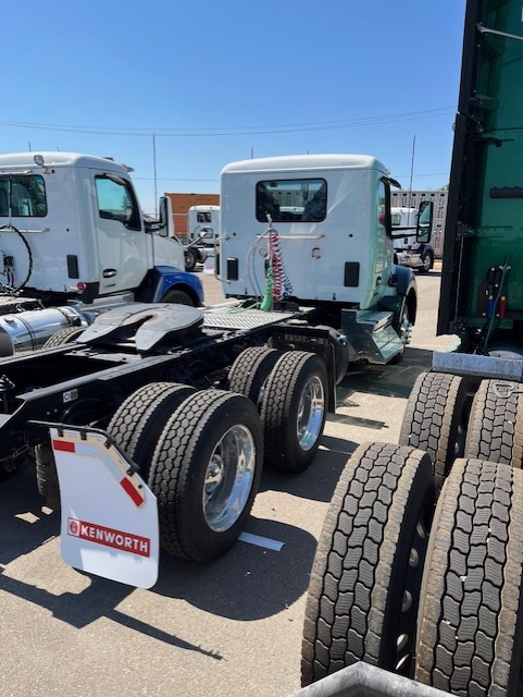2024 Kenworth T880