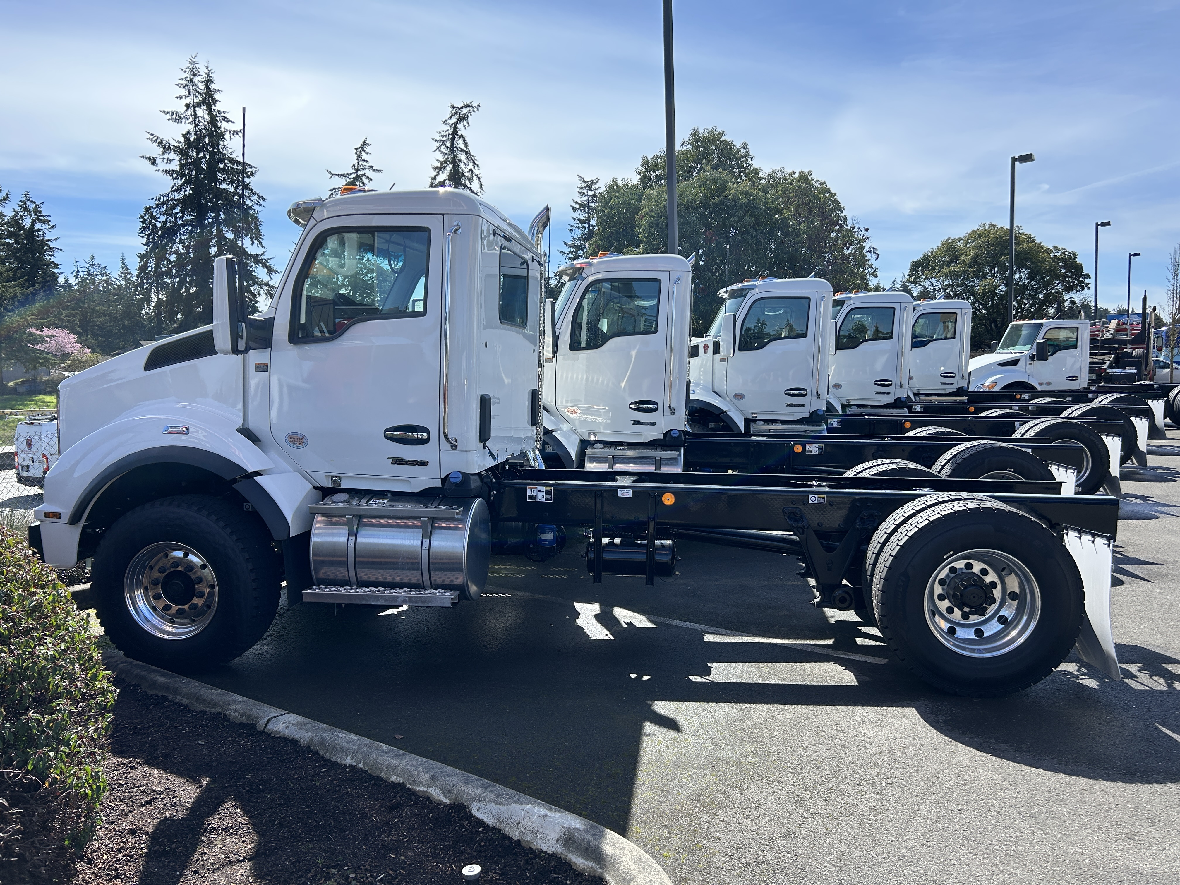 2025 Kenworth T880