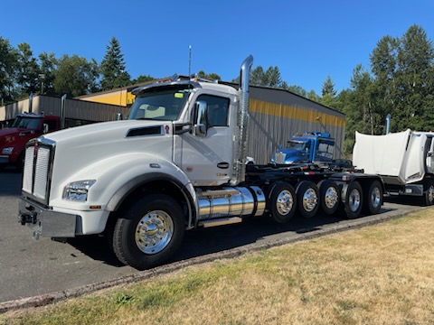 2025 Kenworth T880
