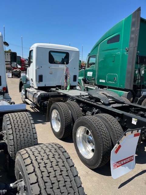 2024 Kenworth T880