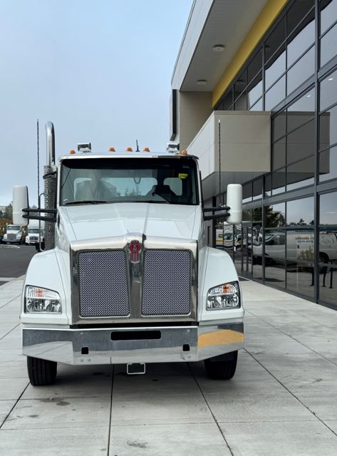 2025 Kenworth T880
