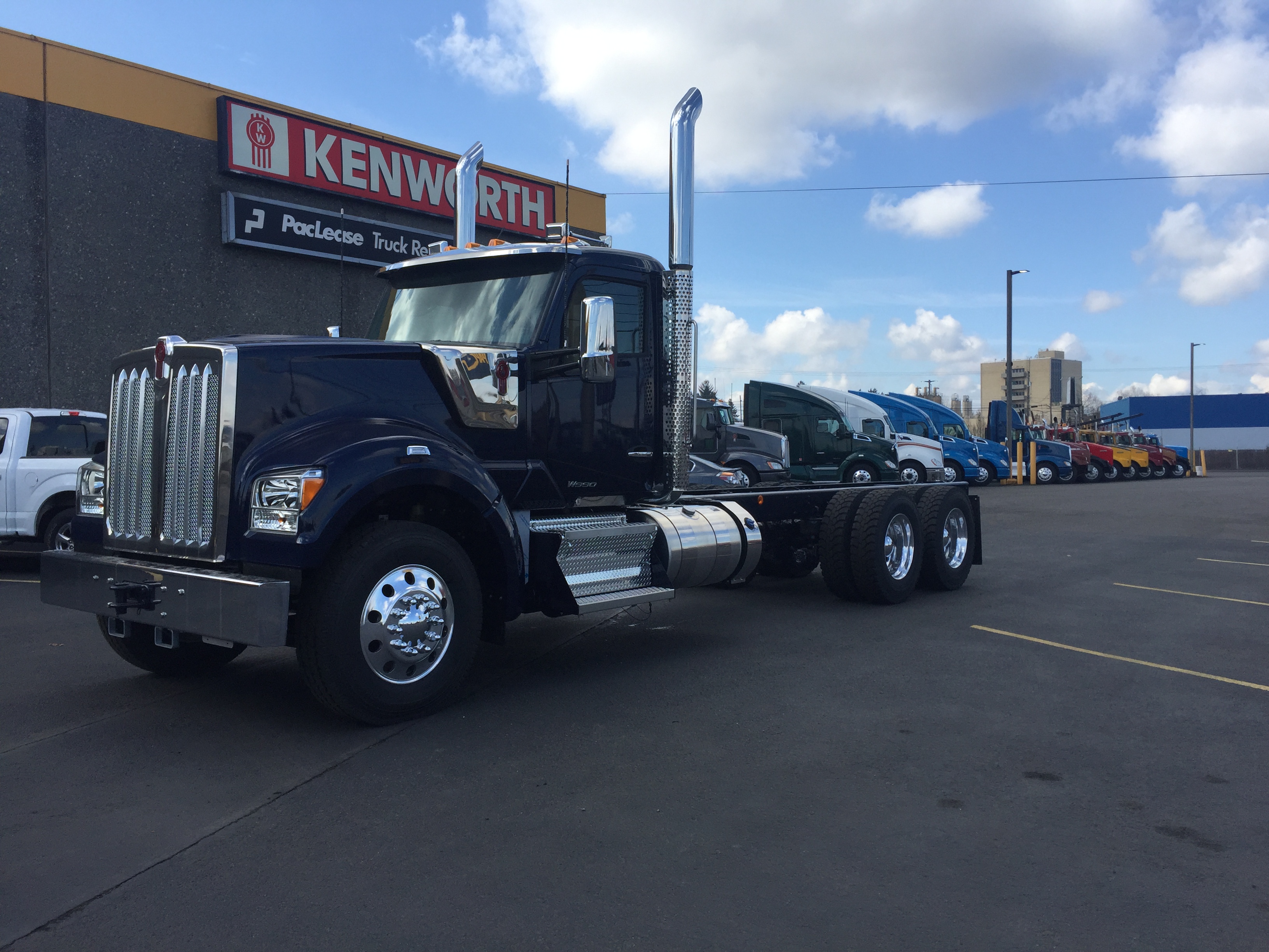 2020 Kenworth W990