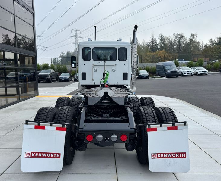 2025 Kenworth T880