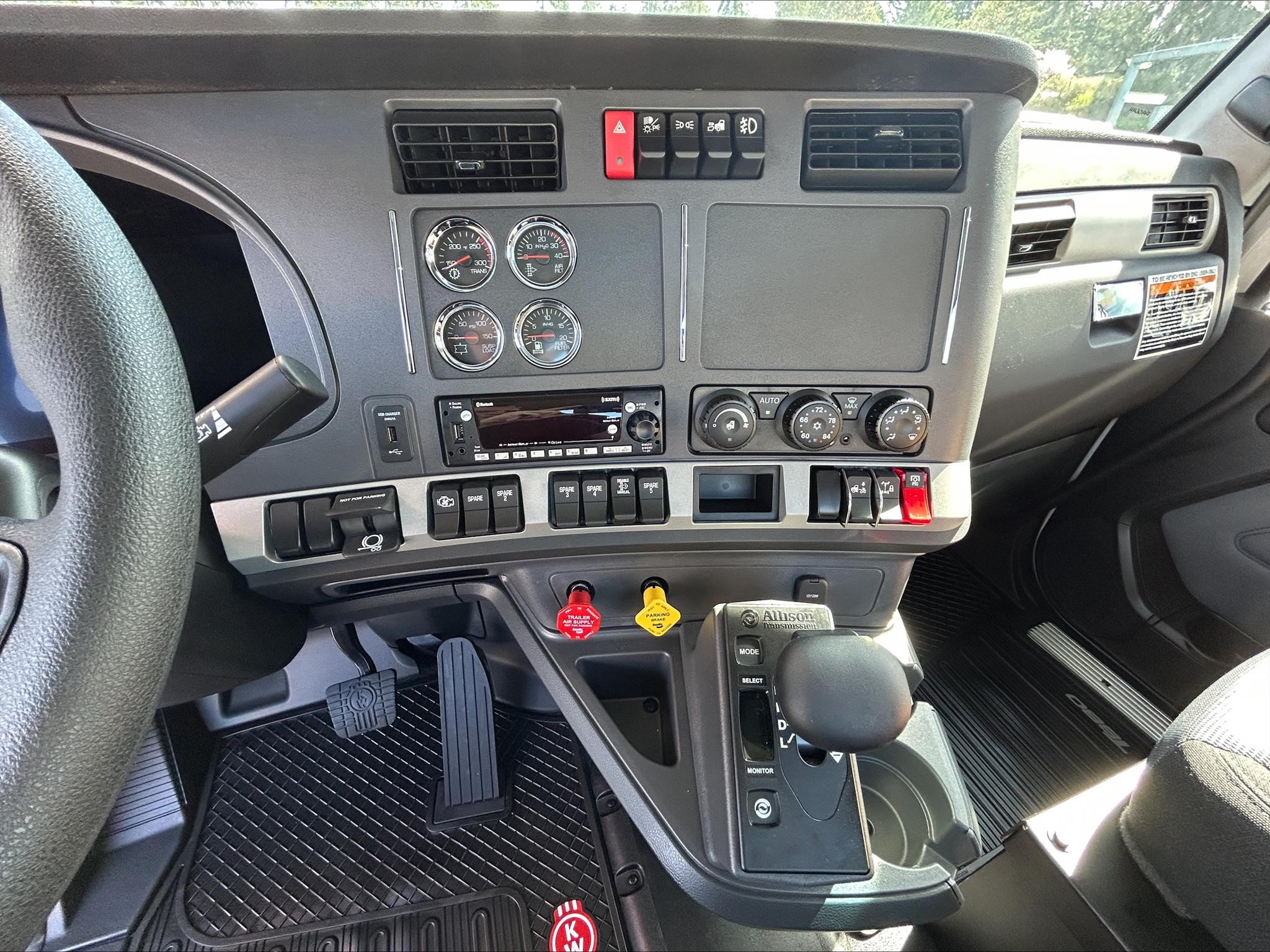 2025 Kenworth T880