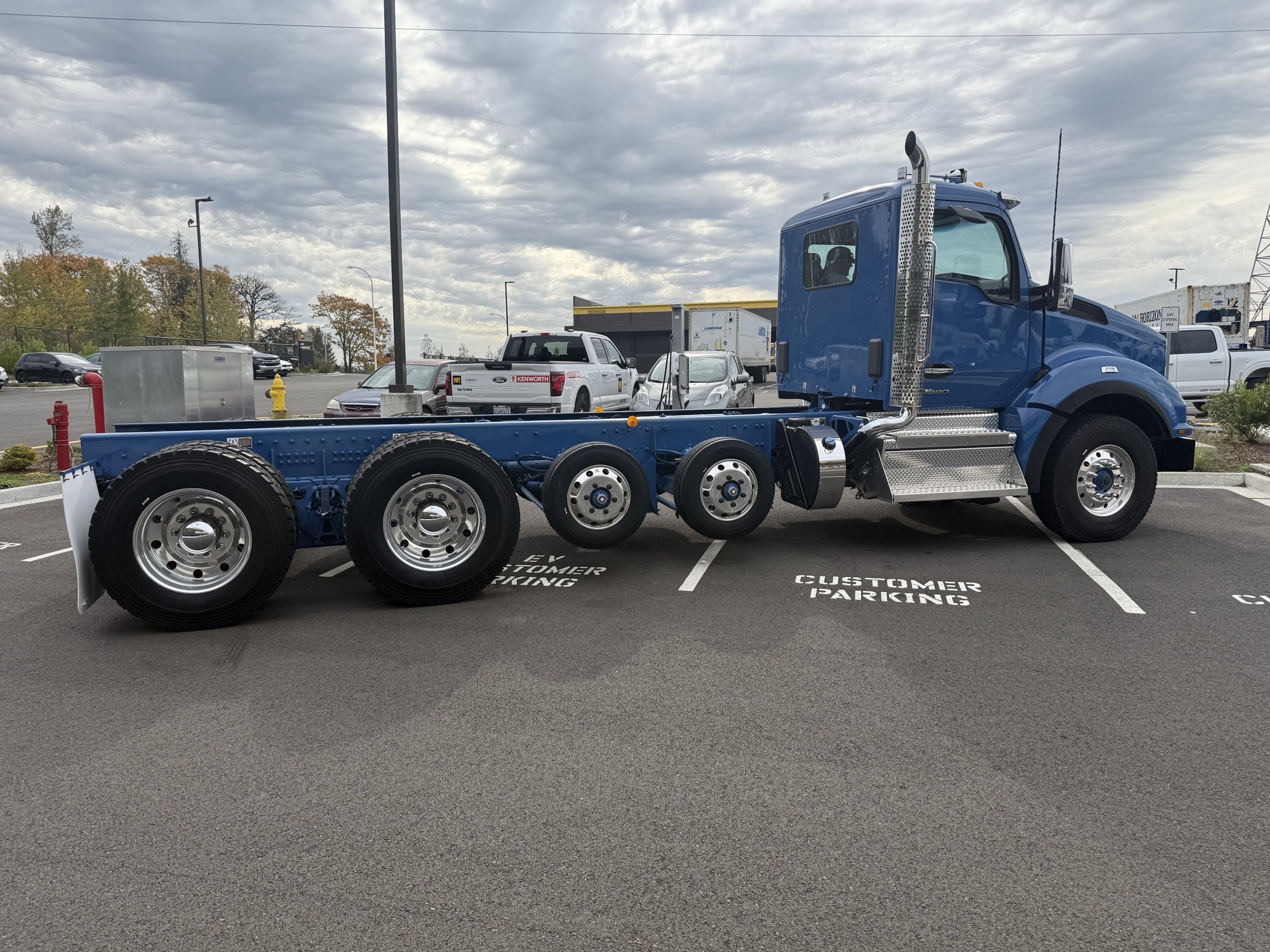 2025 Kenworth T880