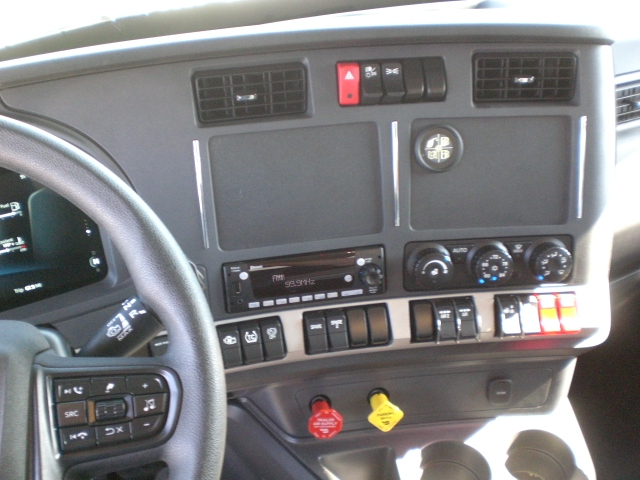 2025 Kenworth T880
