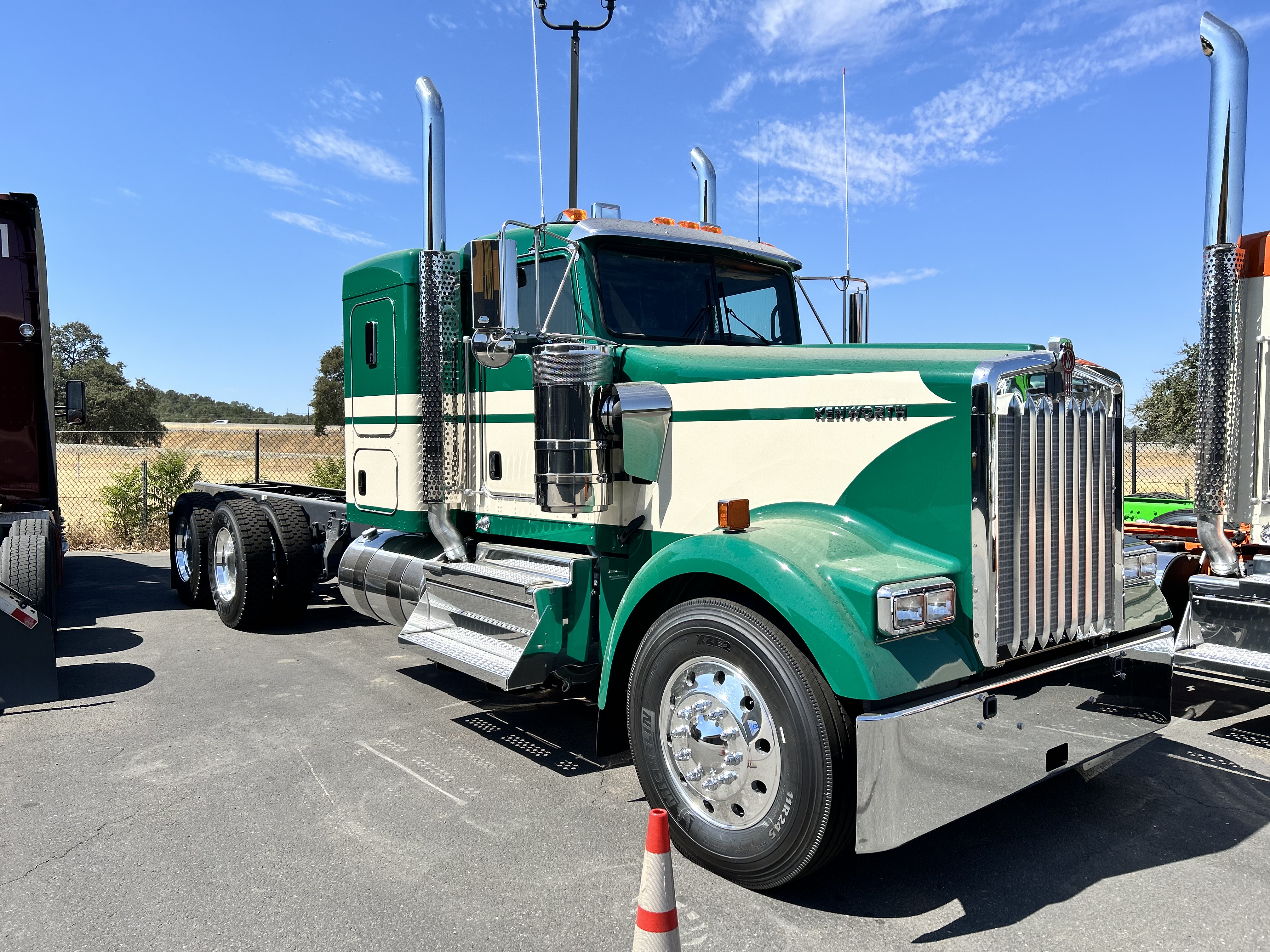 2025 Kenworth W900L
