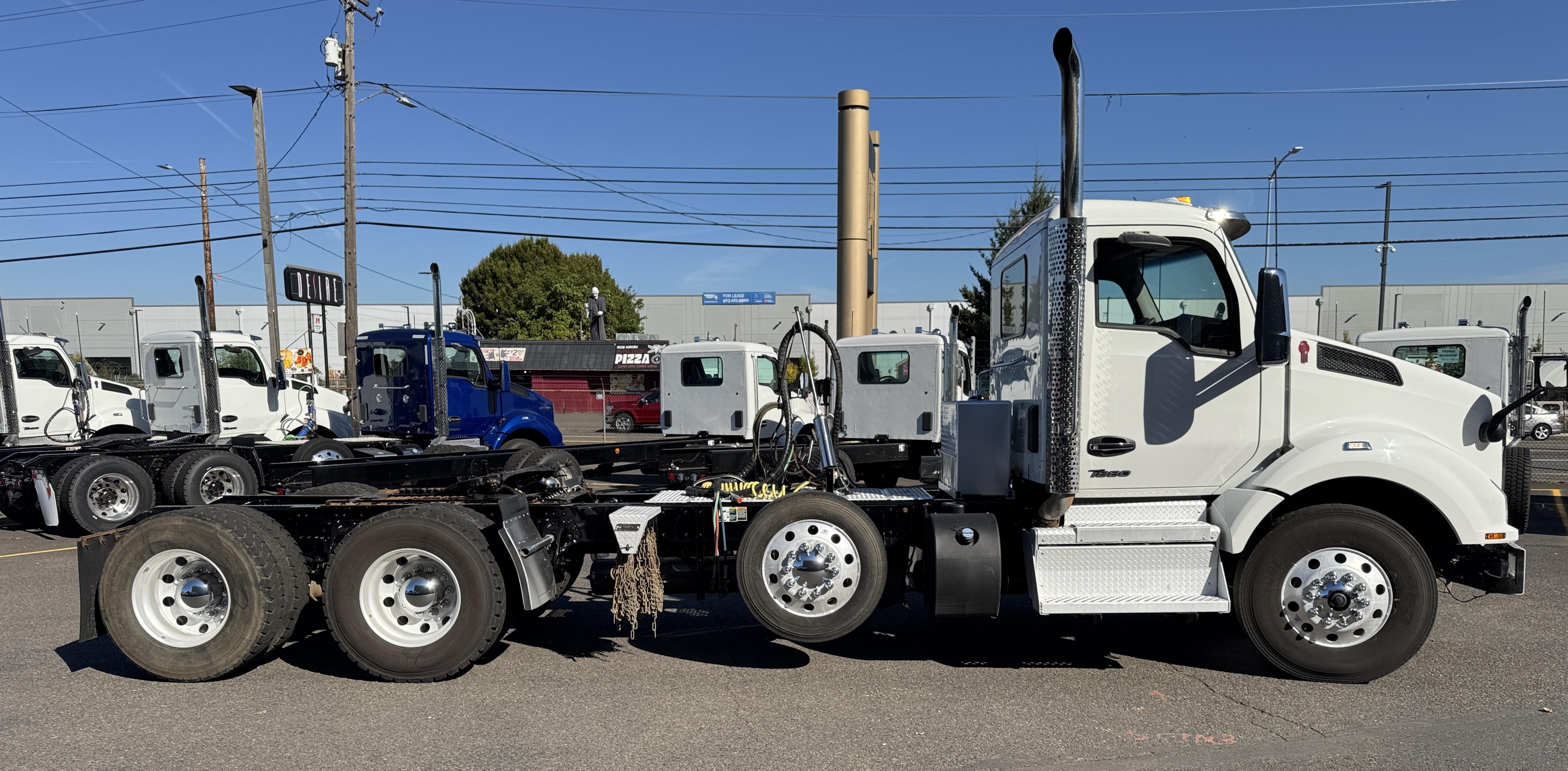 2023 Kenworth T880