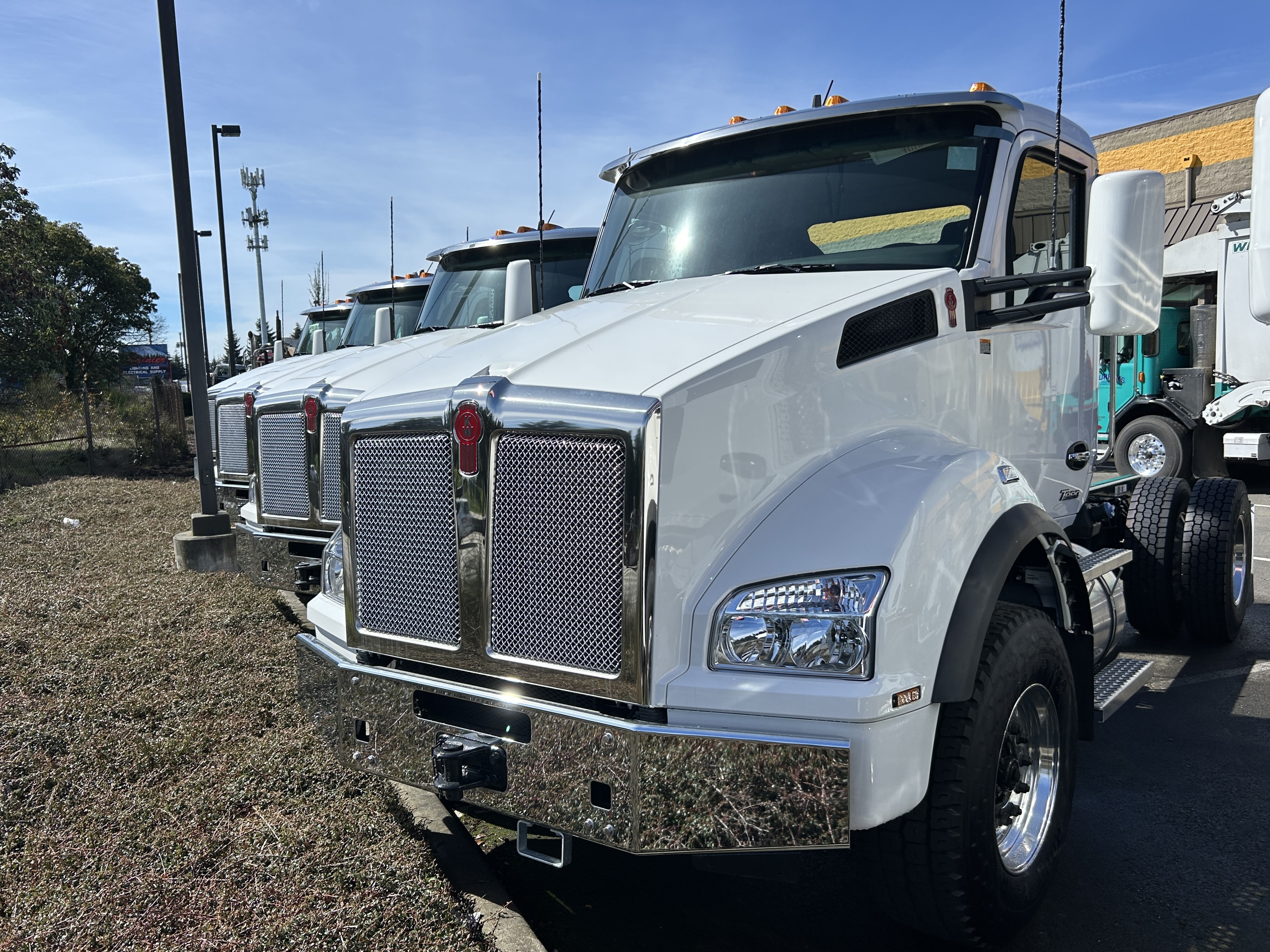 2025 Kenworth T880