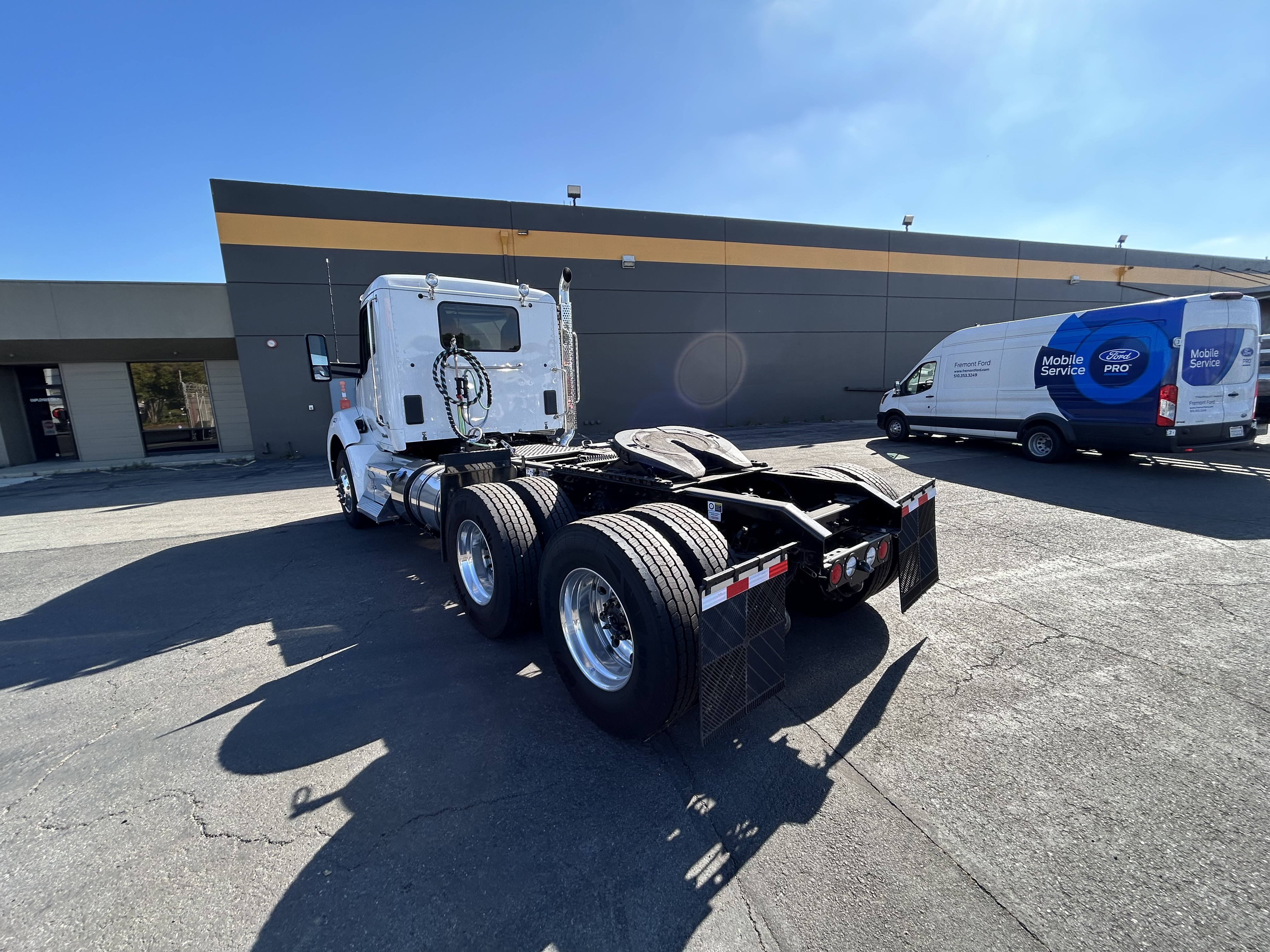 2024 Kenworth T880