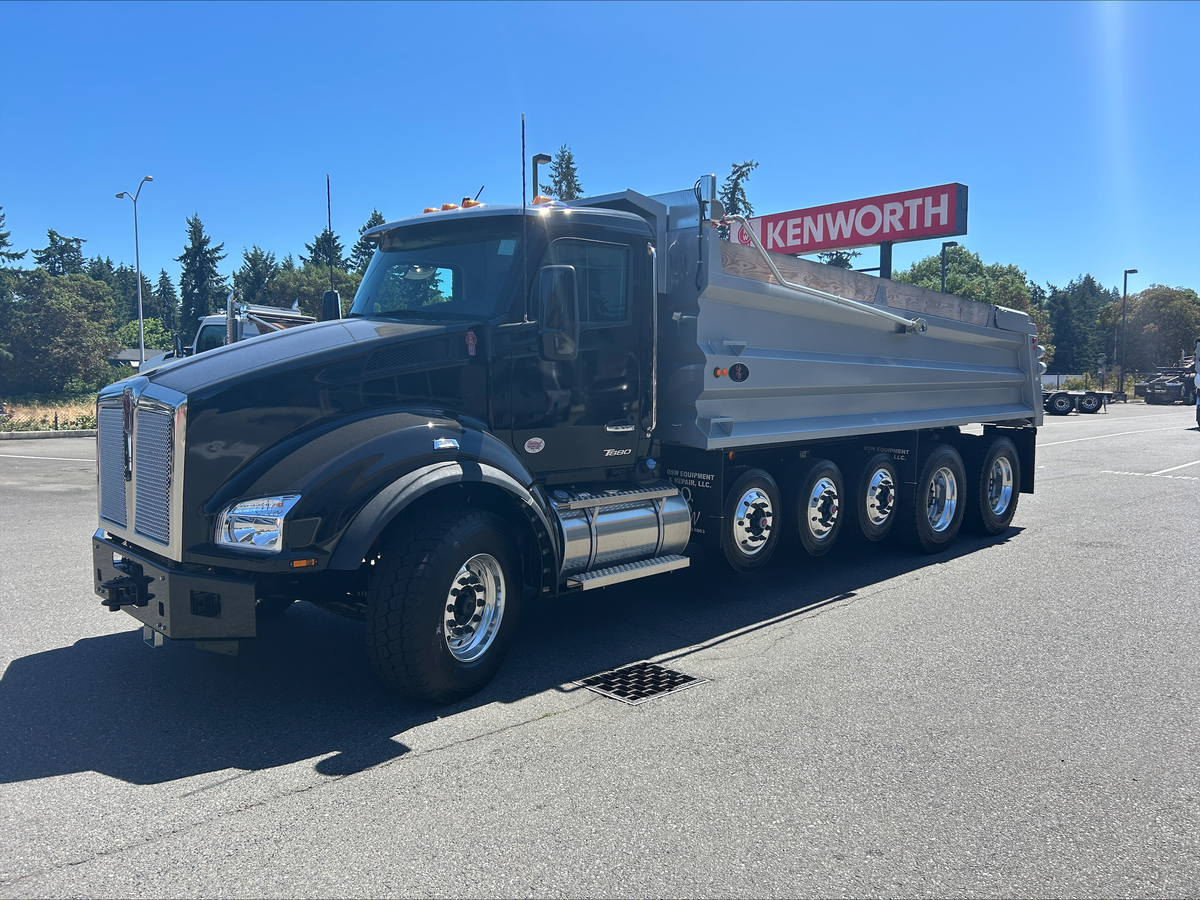 2025 Kenworth T880