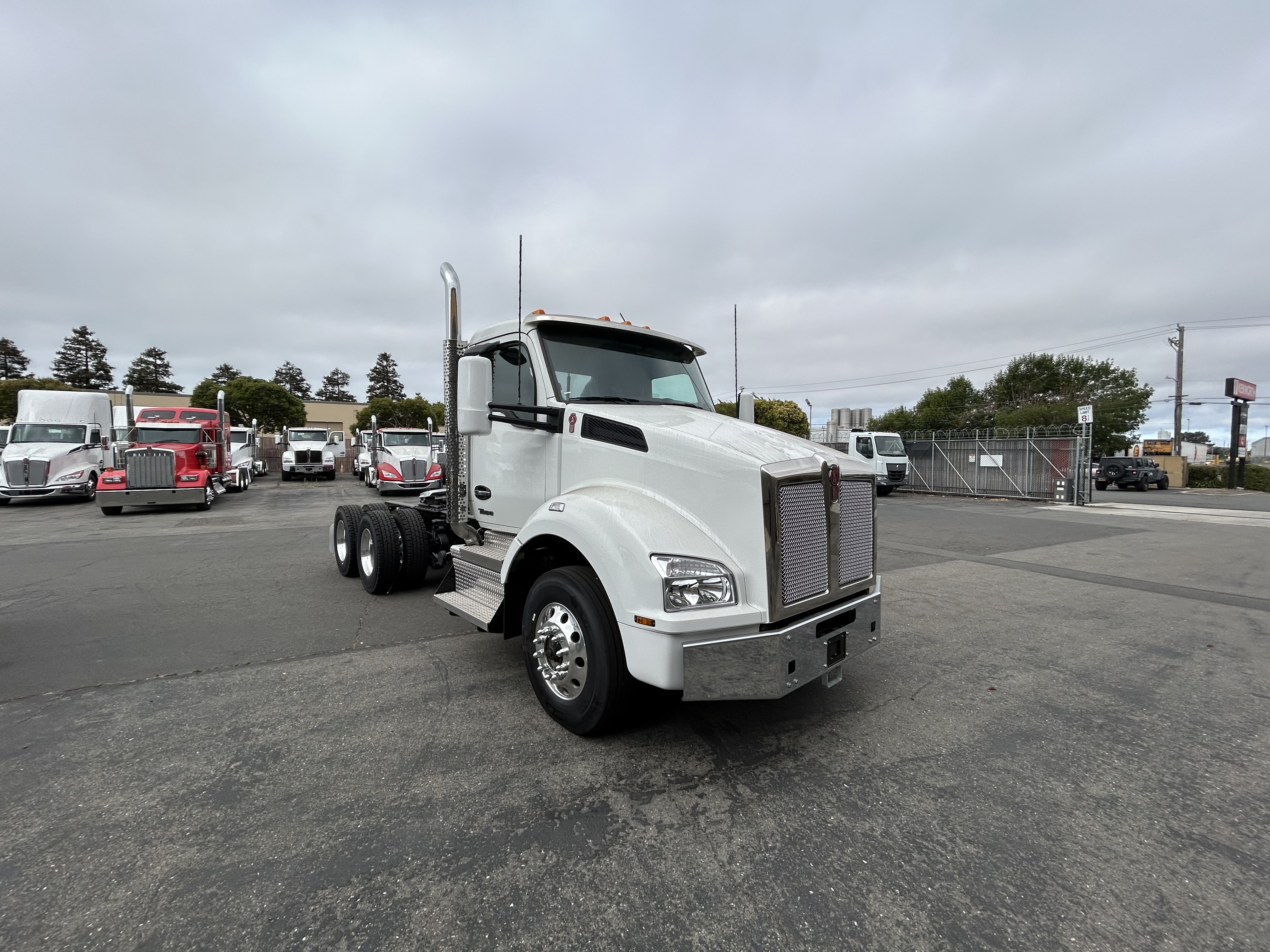 2024 Kenworth T880