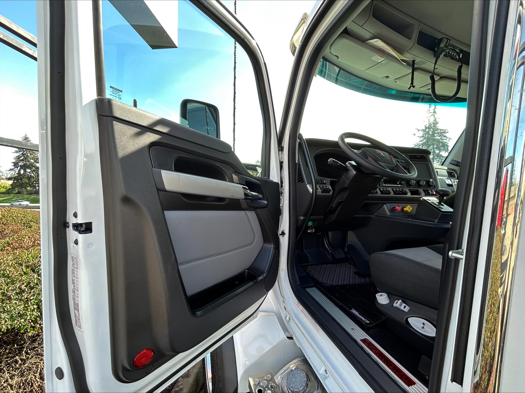 2025 Kenworth T880
