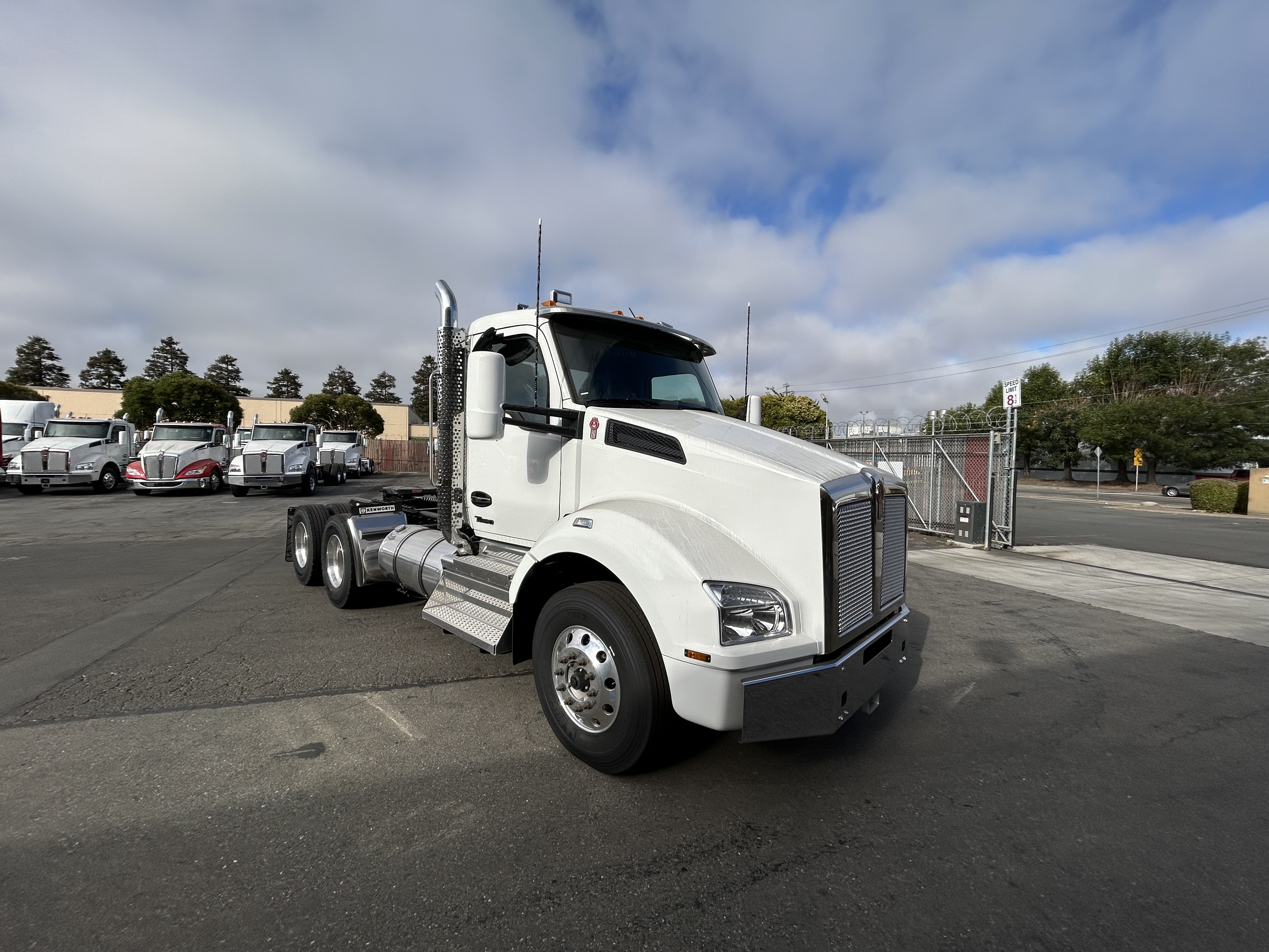 2024 Kenworth T880