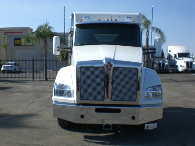 2025 Kenworth T880