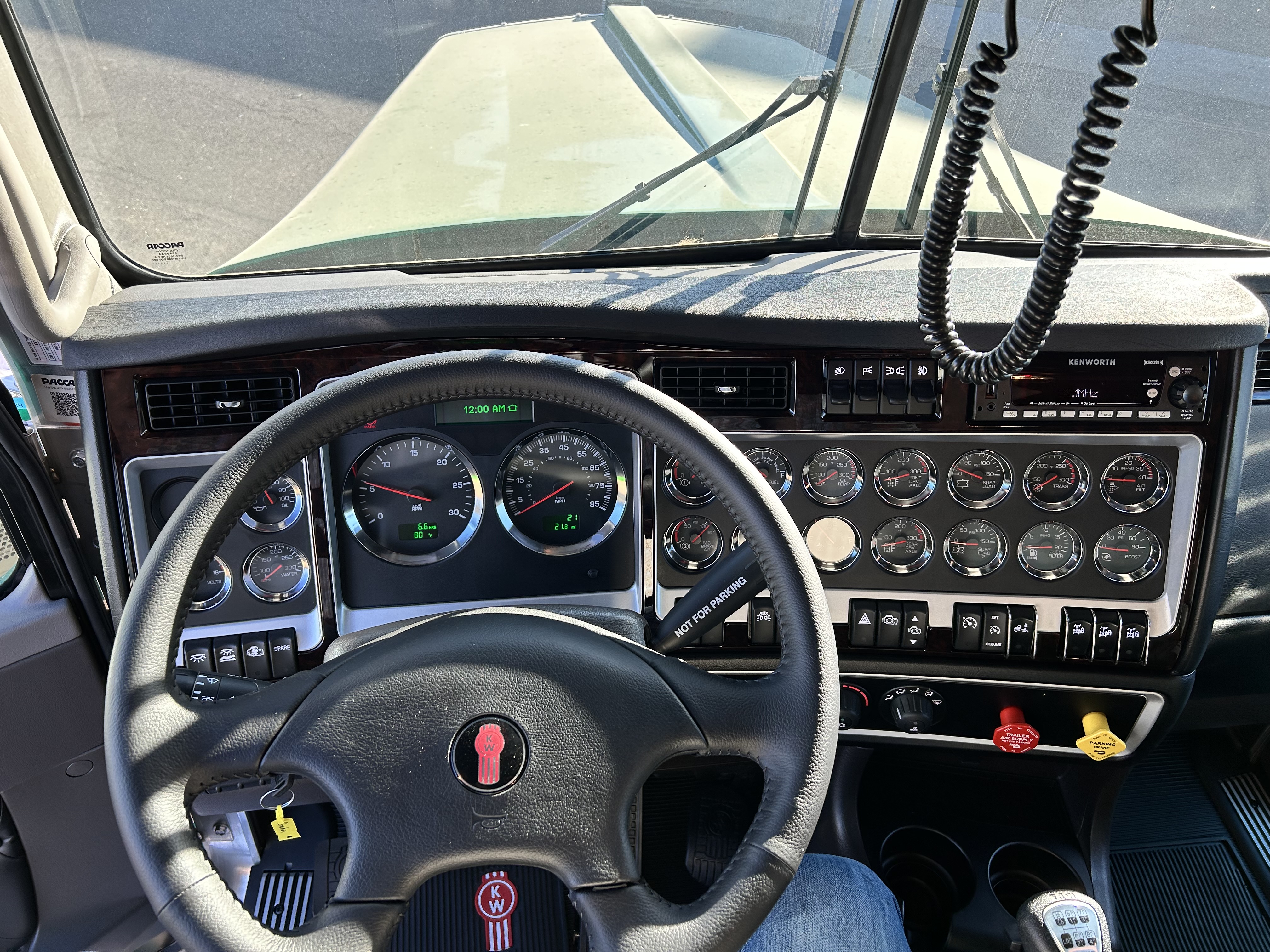 2025 Kenworth W900L