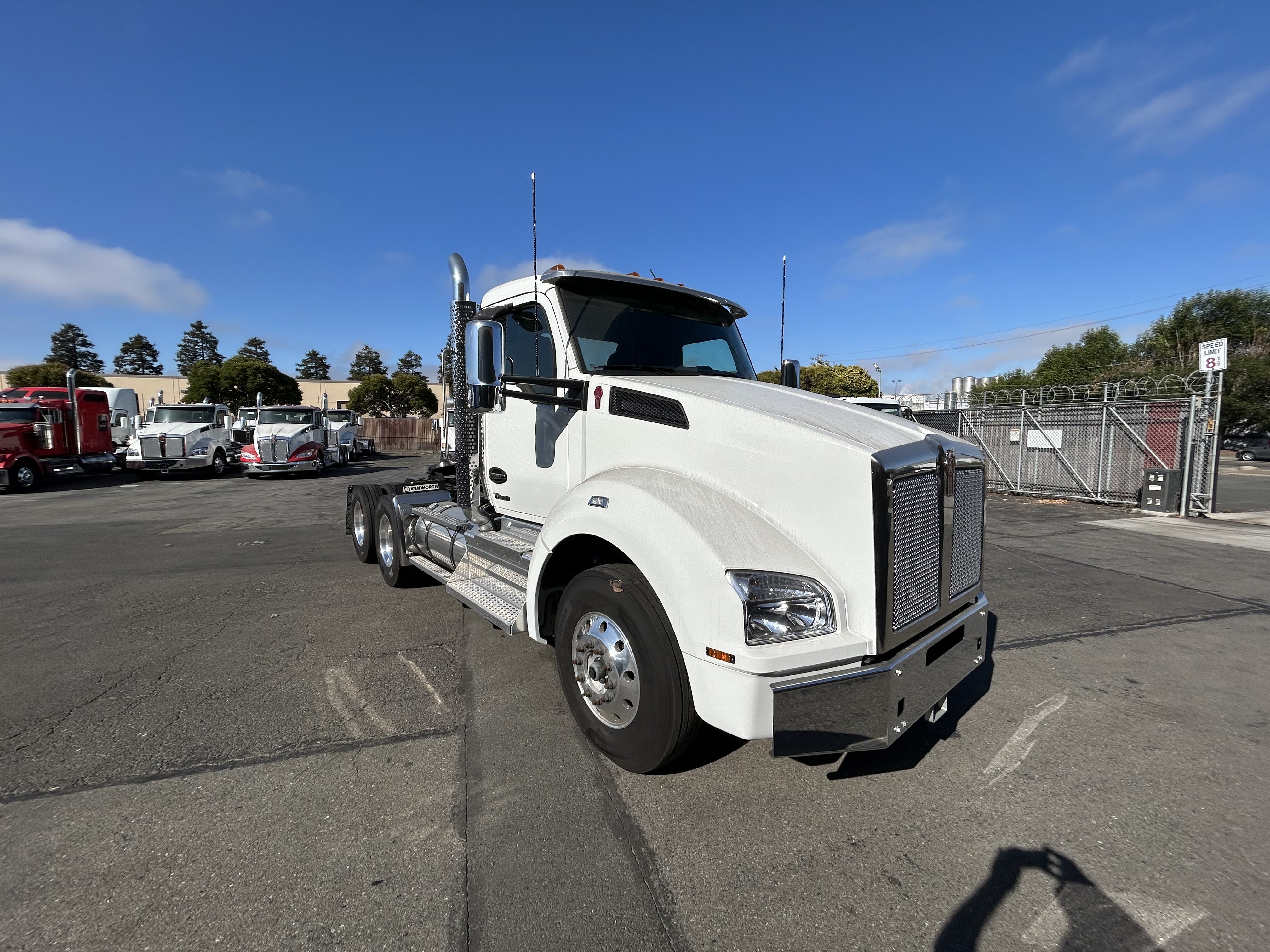 2024 Kenworth T880