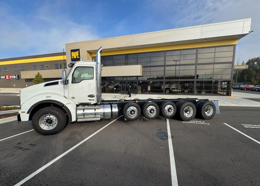 2025 Kenworth T880