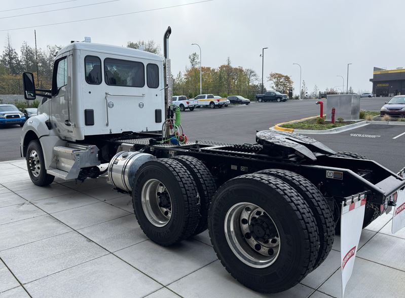 2025 Kenworth T880