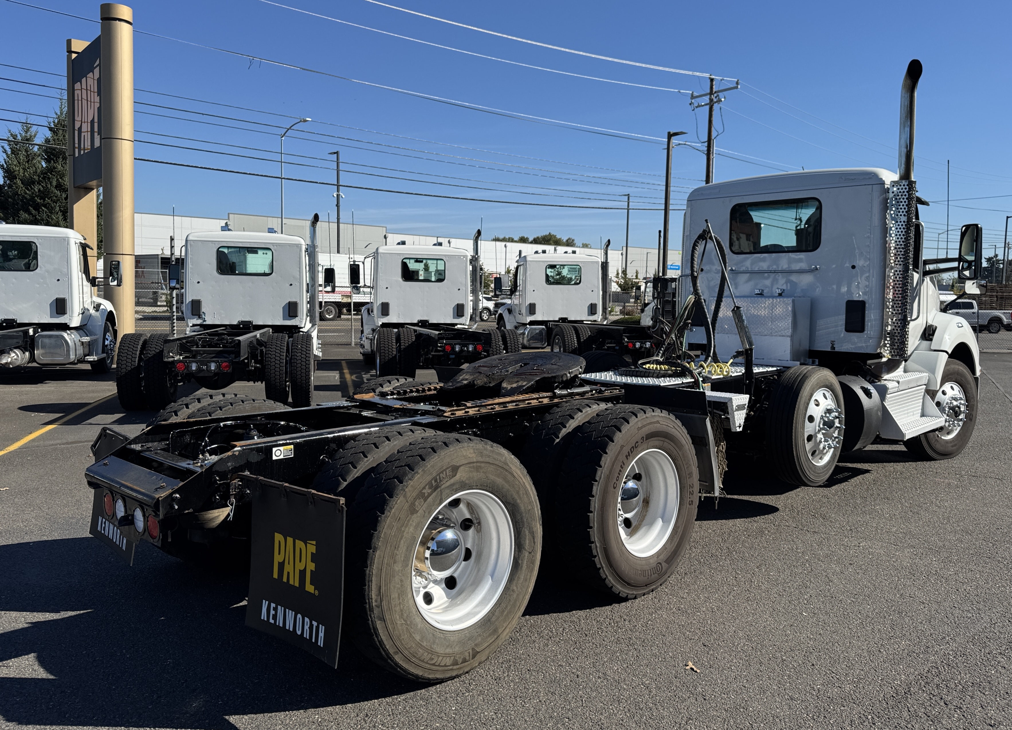 2023 Kenworth T880