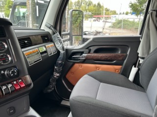 2025 Kenworth T880